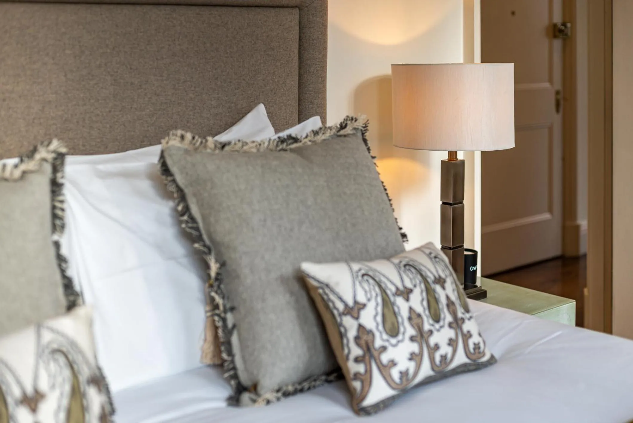 Bed in Grosvenor Gardens by CAPITAL