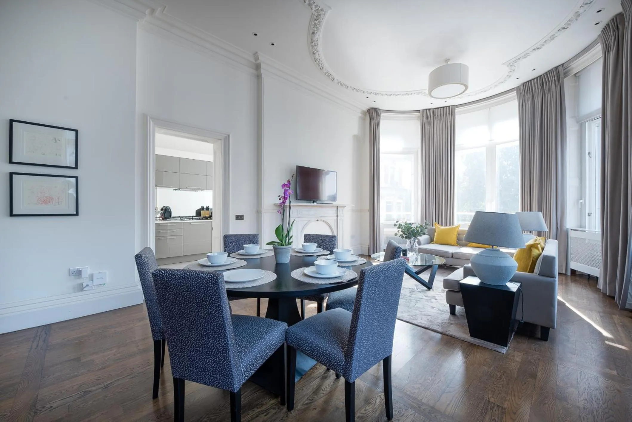 TV and multimedia in Grosvenor Gardens by CAPITAL