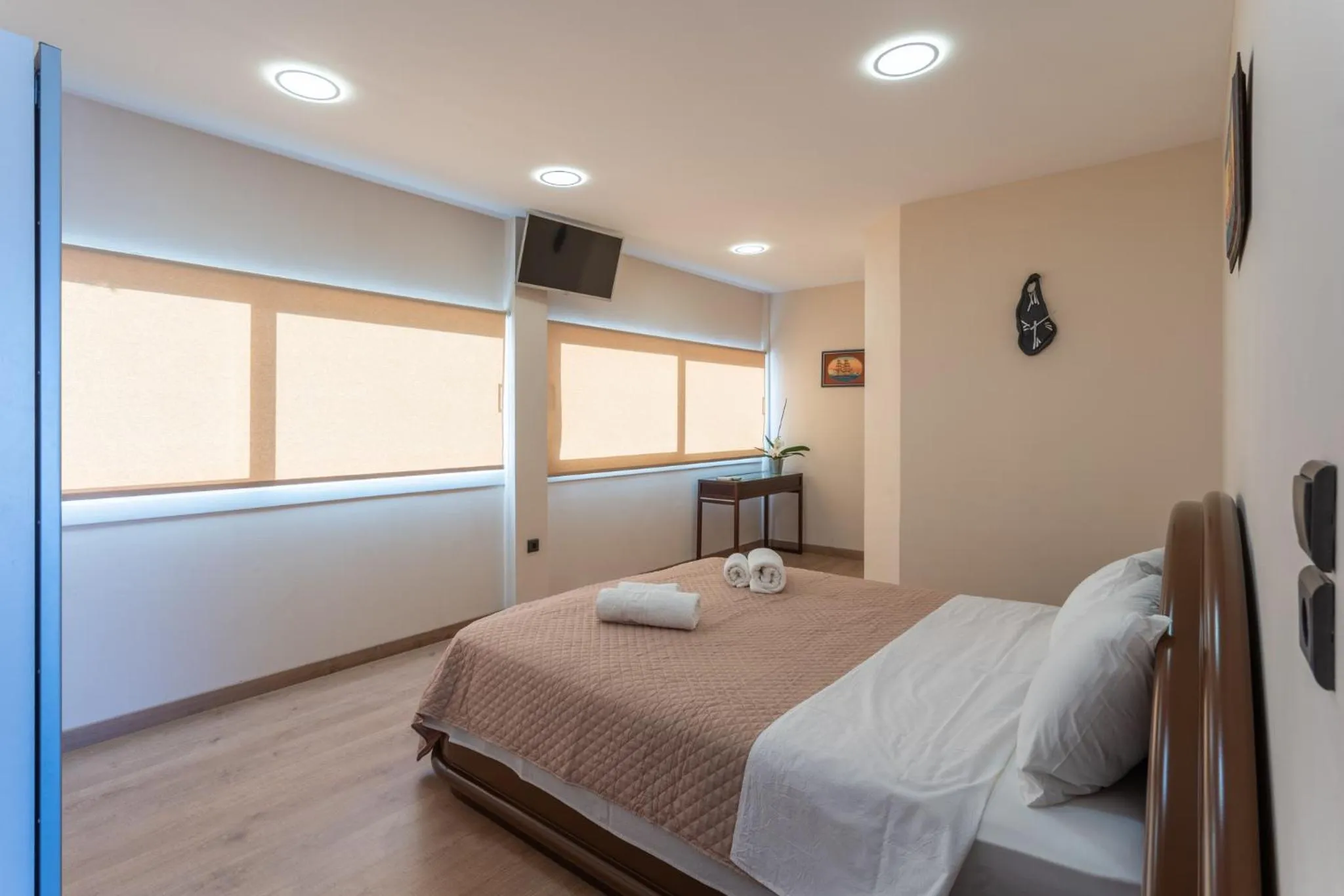 Photo of the whole room, Bed in Modular Bungalows With Heated Pool Artemis Greece