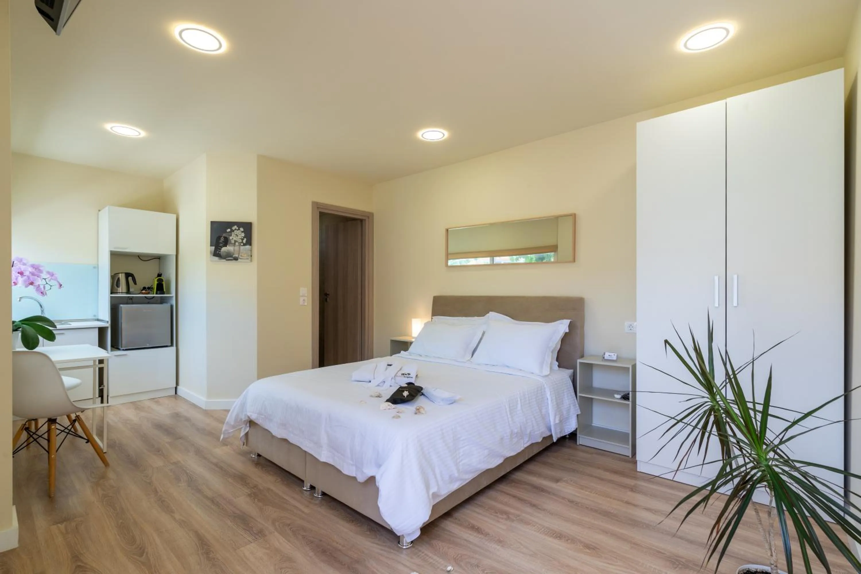 Kitchen or kitchenette, Bed in Modular Bungalows With Heated Pool Artemis Greece