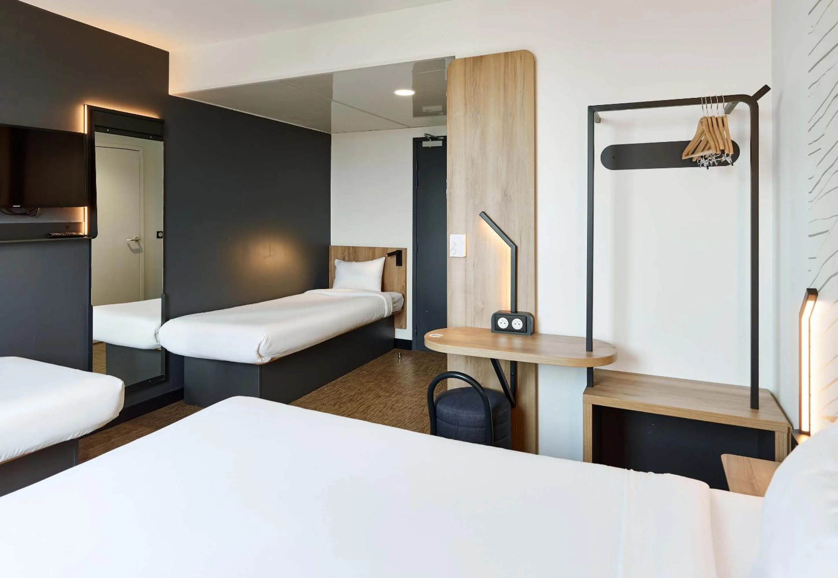 Bedroom, Bed in B&B HOTEL Paris Créteil