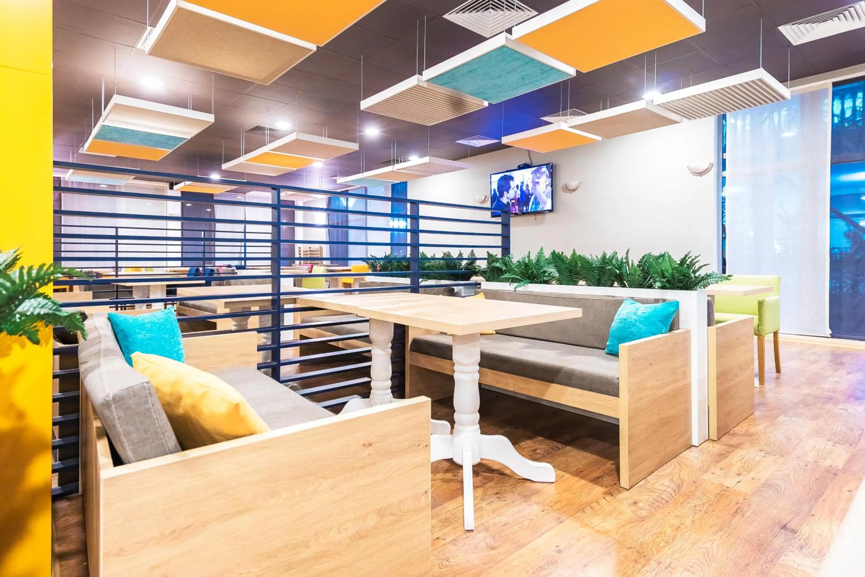 Restaurant/places to eat in Admiral Plaza Hotel