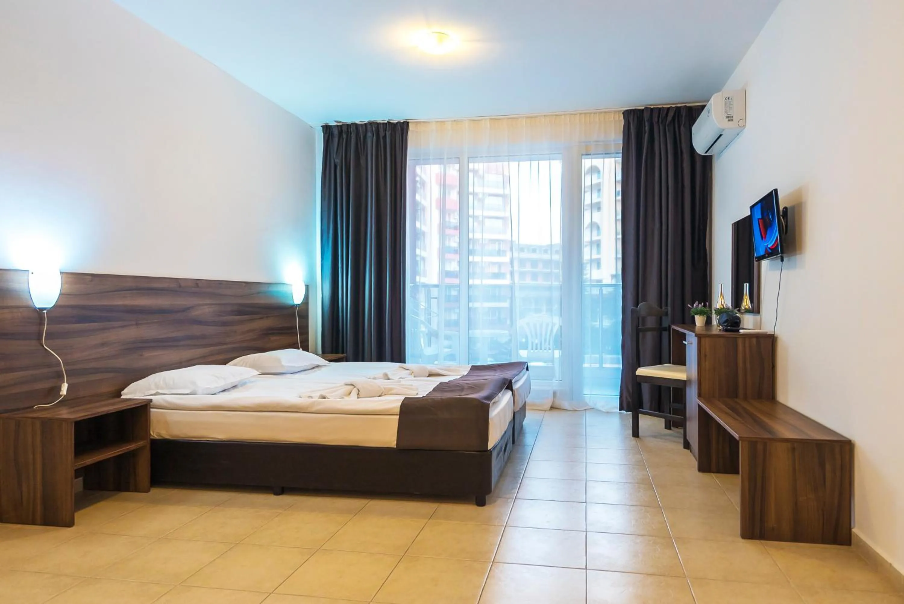 TV and multimedia, Bed in Admiral Plaza Hotel