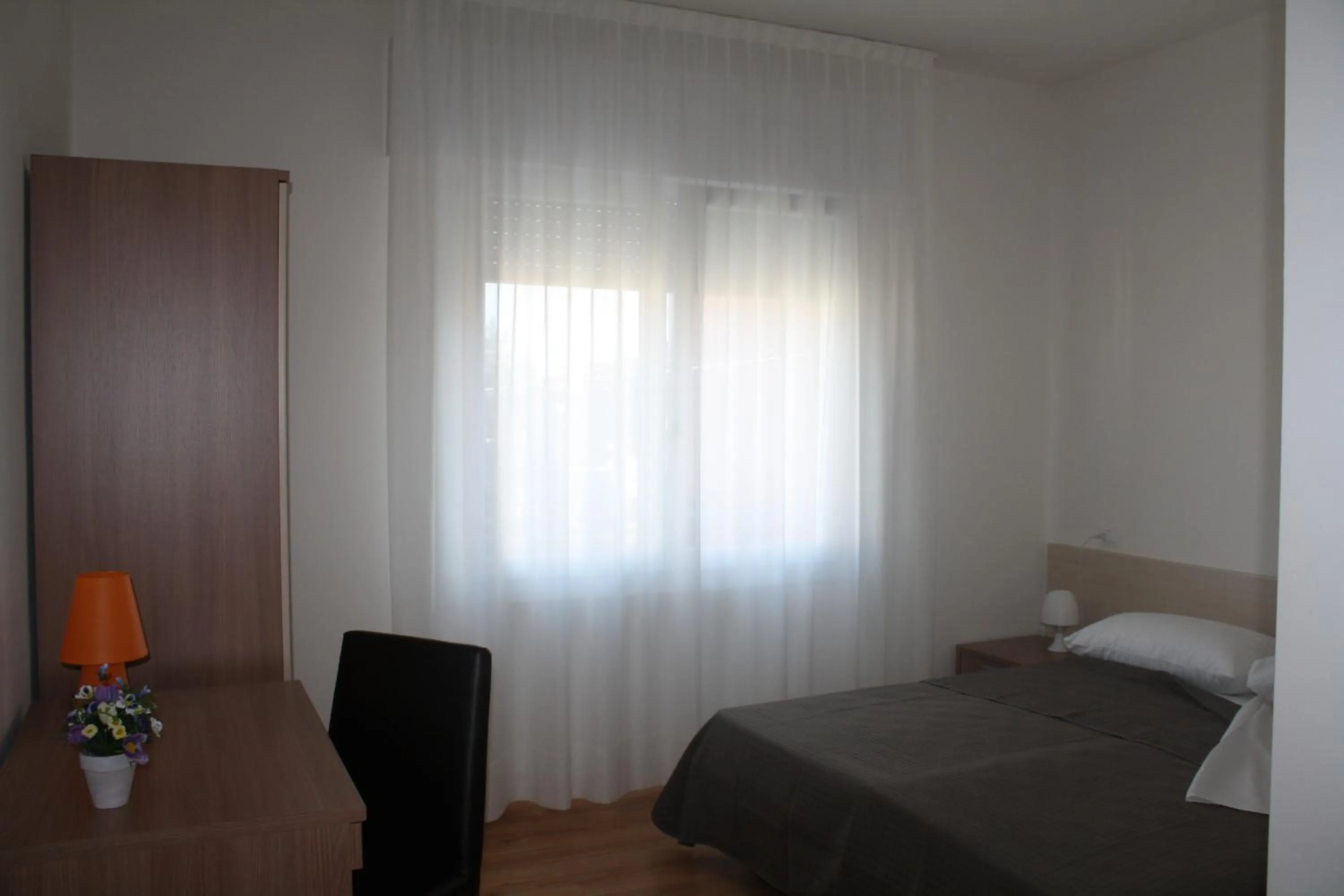 Photo of the whole room, Bed in Hotel Gronda Lagunare