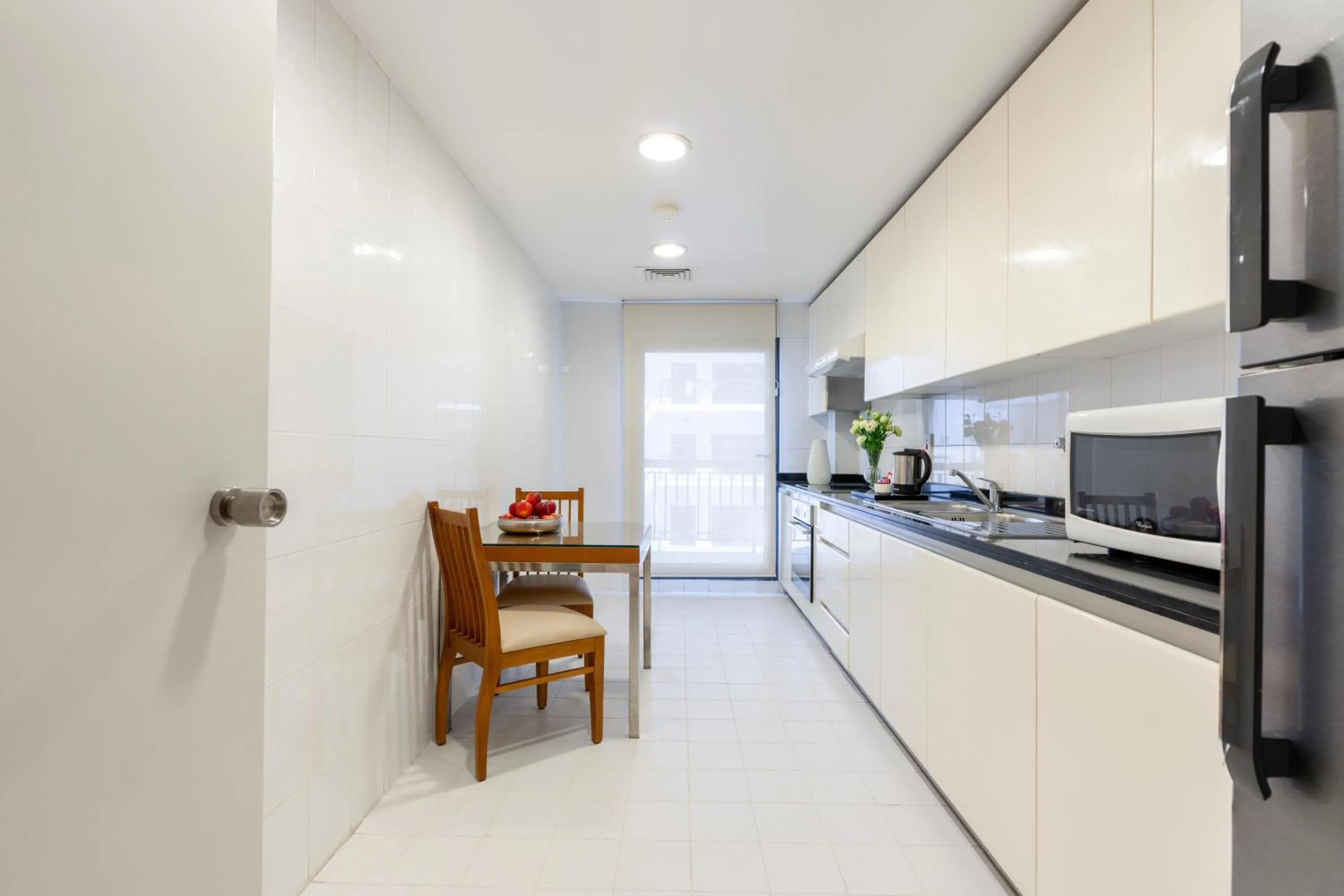 Kitchen or kitchenette in Golden Sands Hotel Apartments