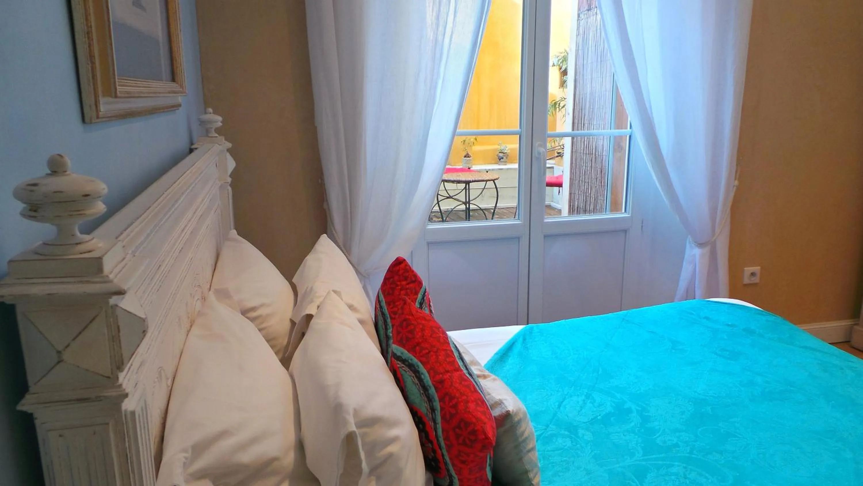 Patio, Bed in Hotel Relais Du Postillon