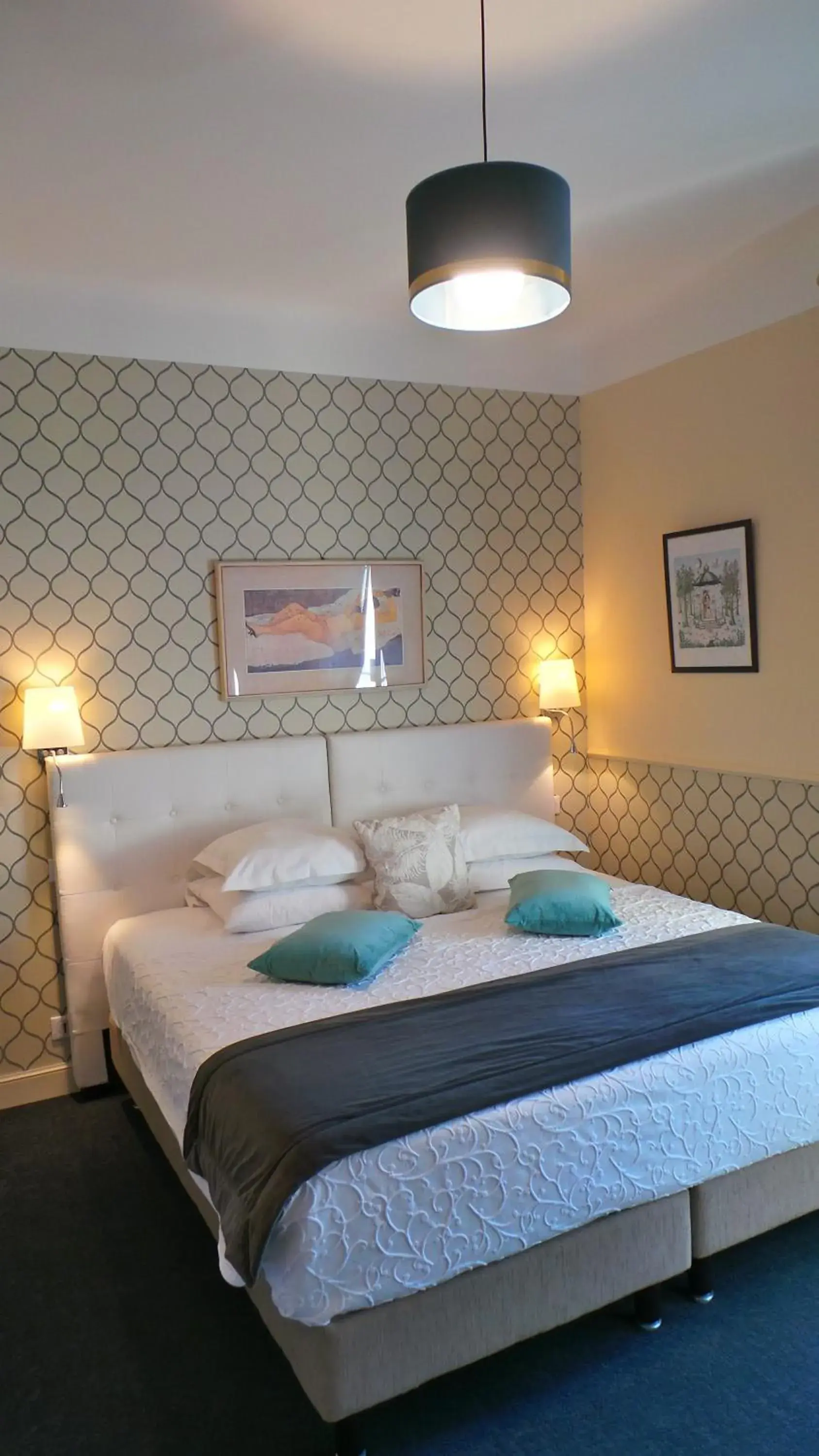 Comfort Double Room with Court View in Hotel Relais Du Postillon Comfort Double Room with Court View in Hotel Relais Du Postillon