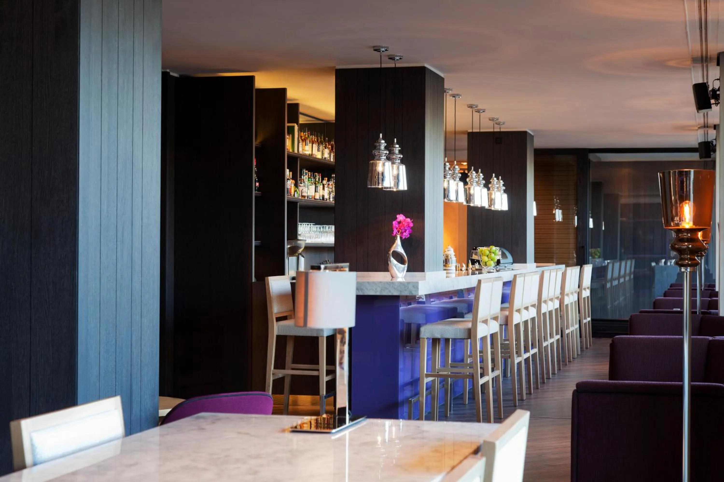 Lounge or bar in Crowne Plaza Geneva by IHG