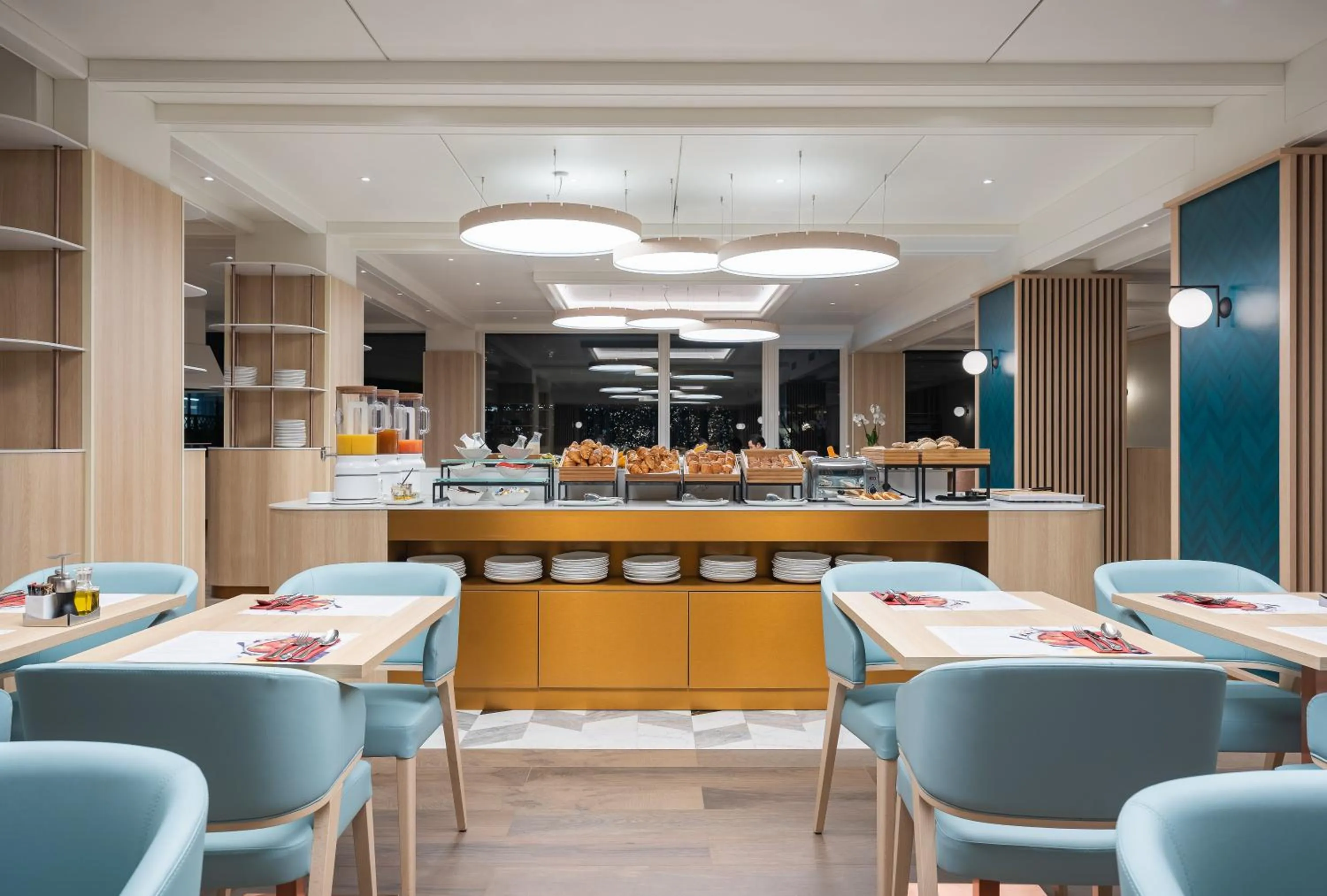 Breakfast in Crowne Plaza Geneva by IHG