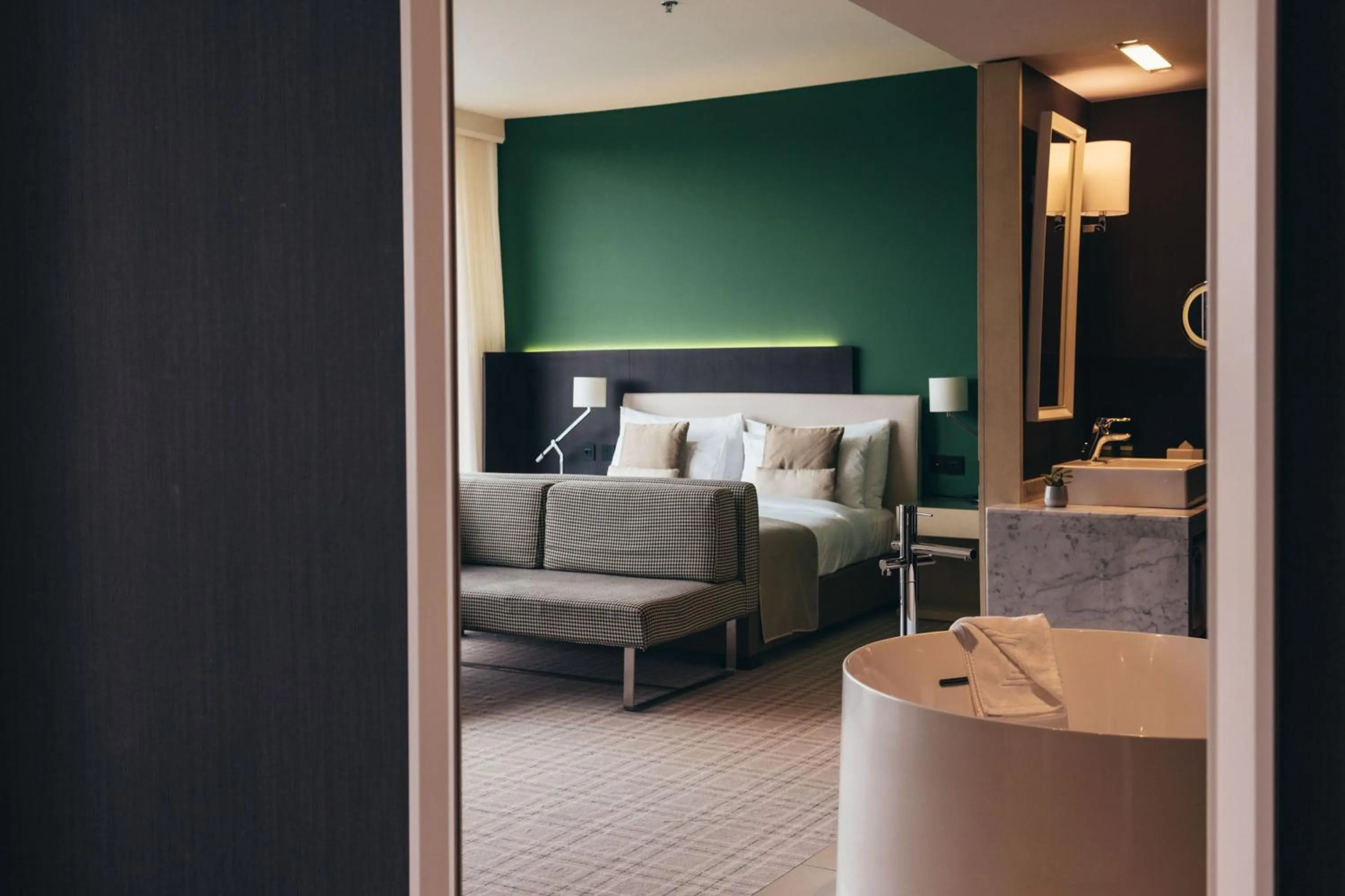 Photo of the whole room in Crowne Plaza Geneva by IHG