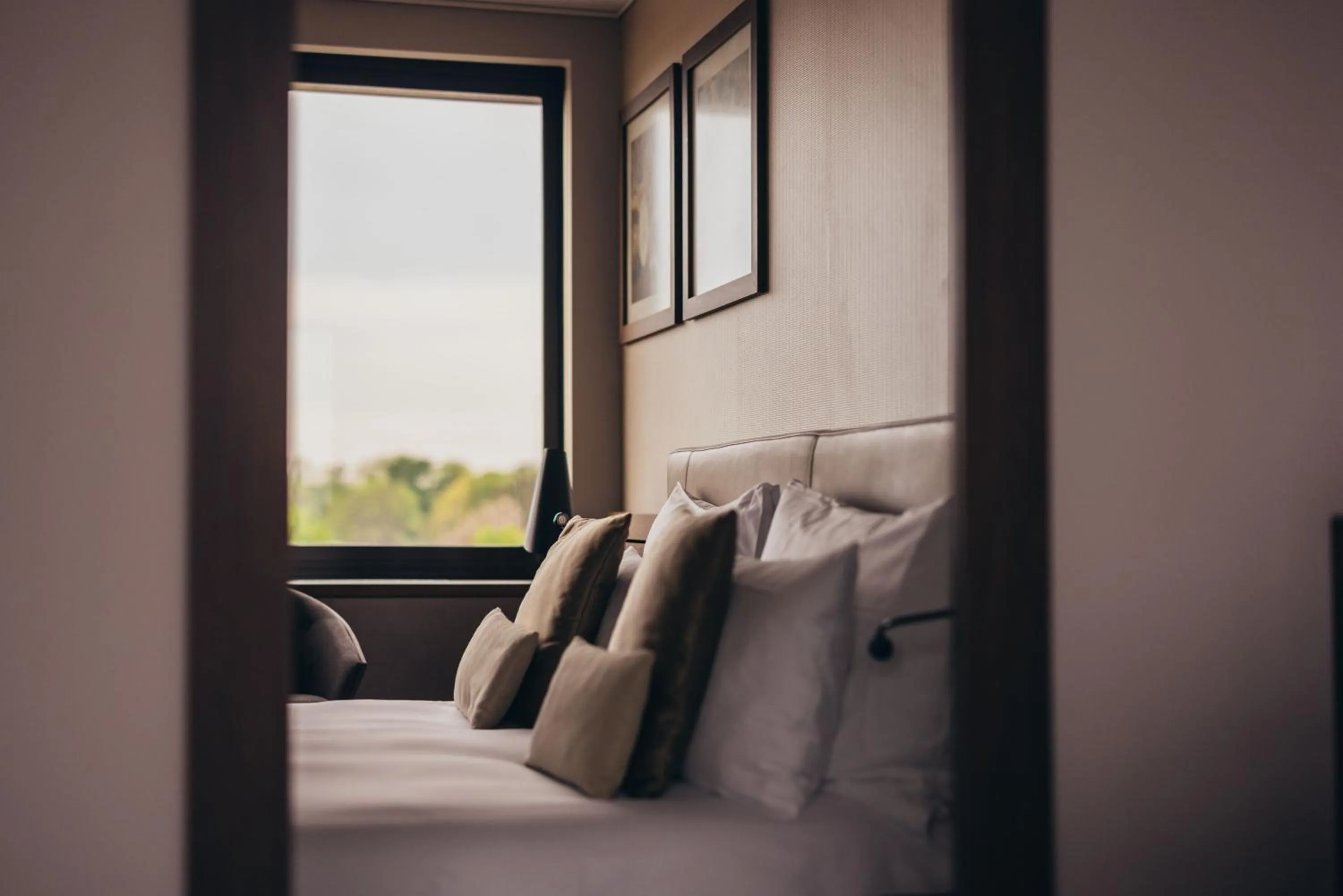 Bedroom, Bed in Crowne Plaza Geneva by IHG