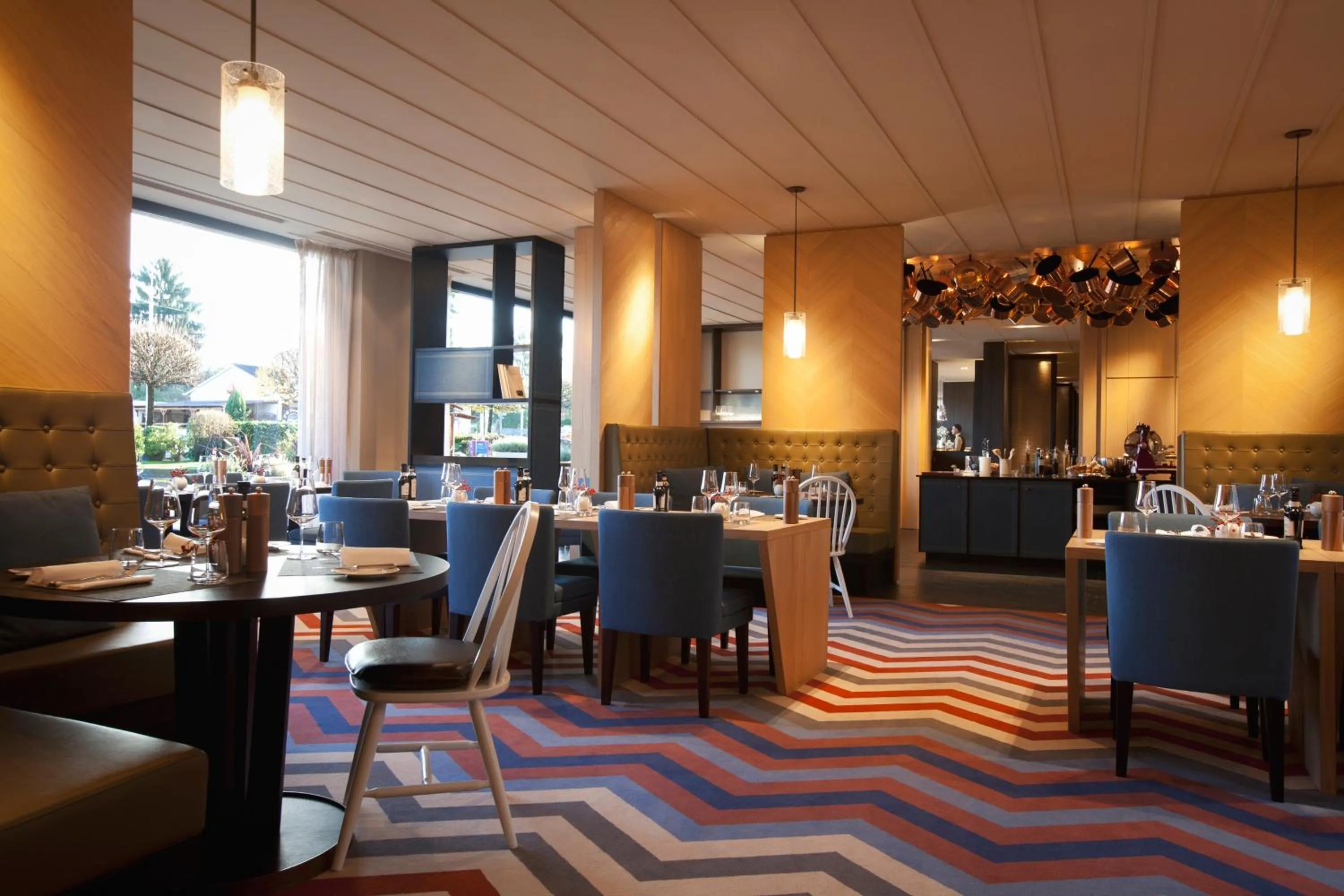 Restaurant/places to eat in Crowne Plaza Geneva by IHG