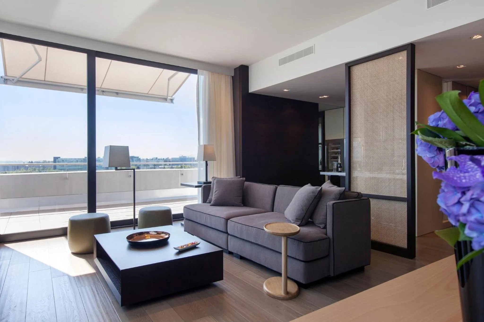 Photo of the whole room in Crowne Plaza Geneva by IHG