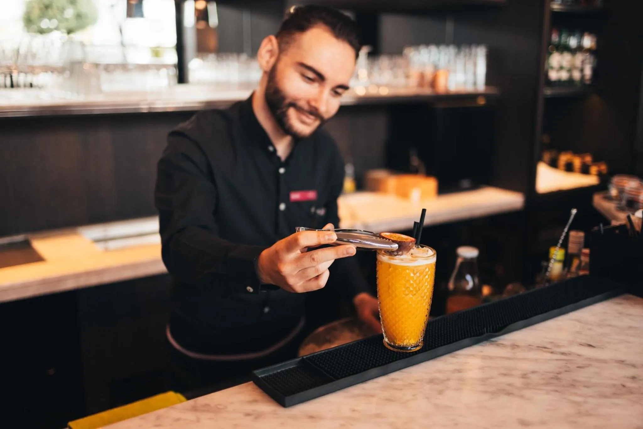 Lounge or bar in Crowne Plaza Geneva by IHG