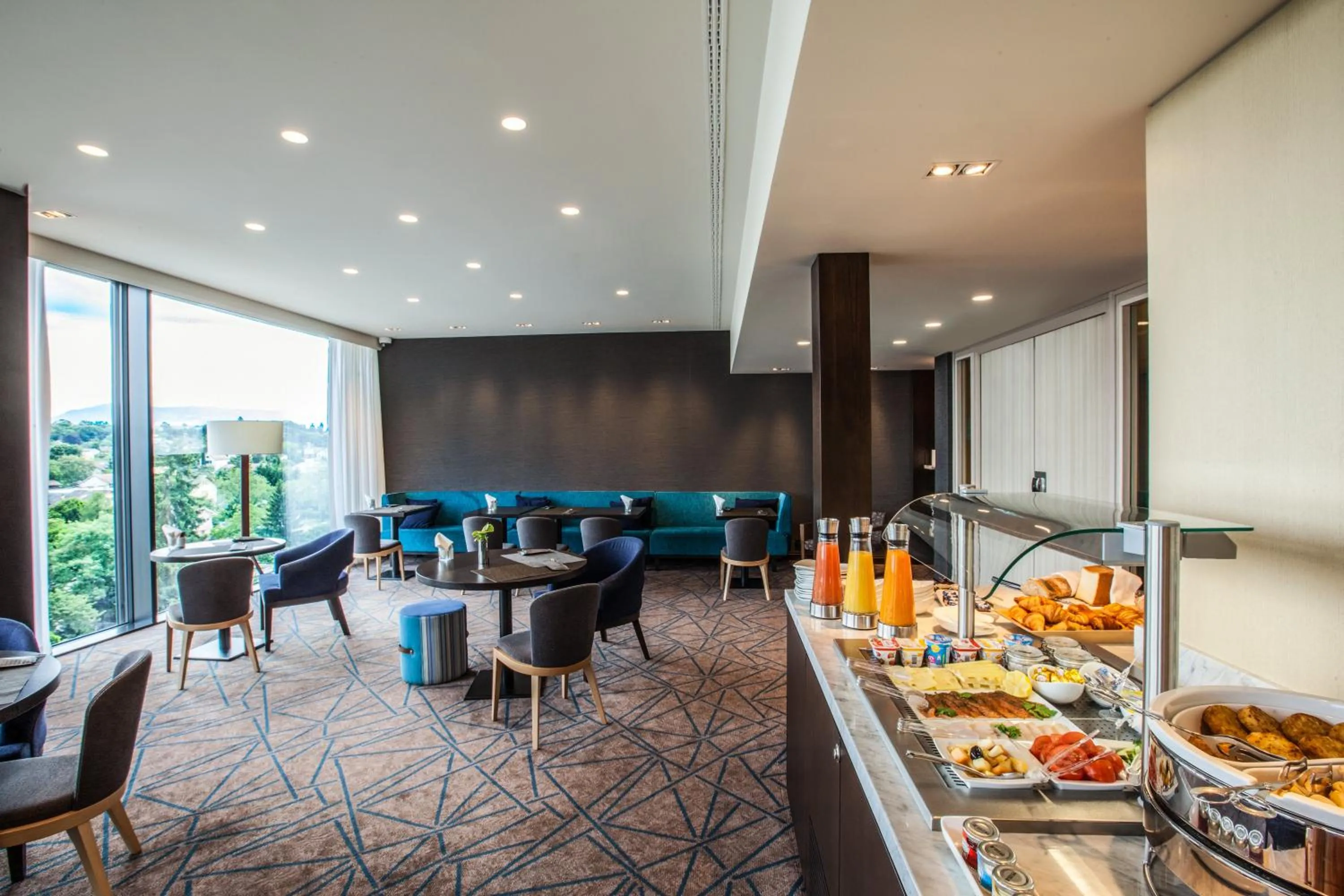 Restaurant/places to eat in Crowne Plaza Geneva by IHG