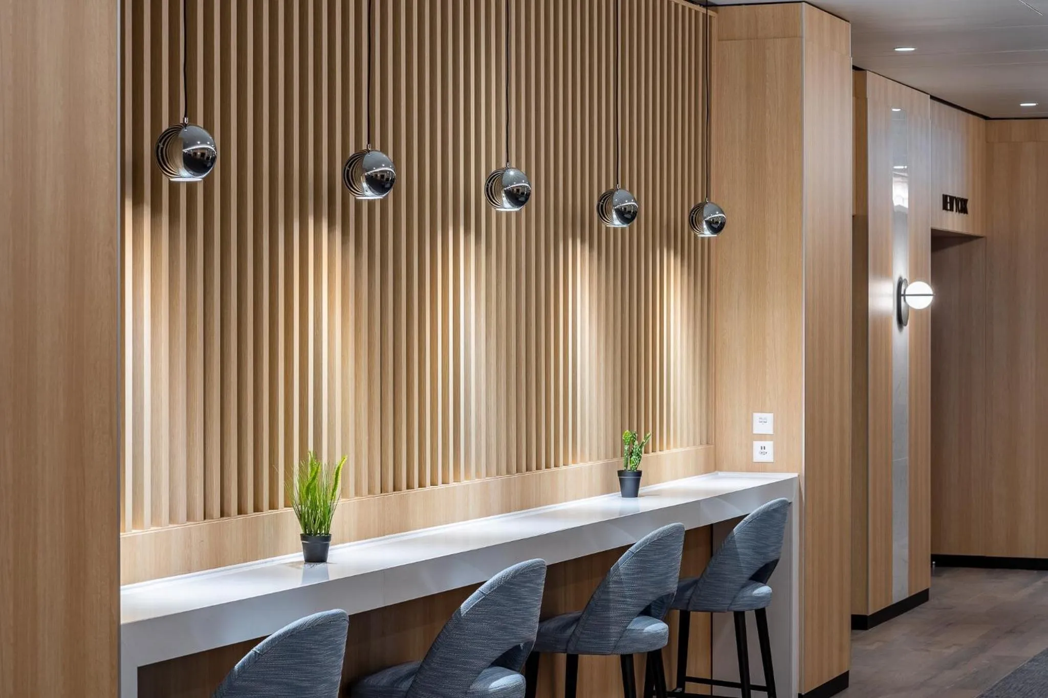 Restaurant/places to eat in Crowne Plaza Geneva by IHG