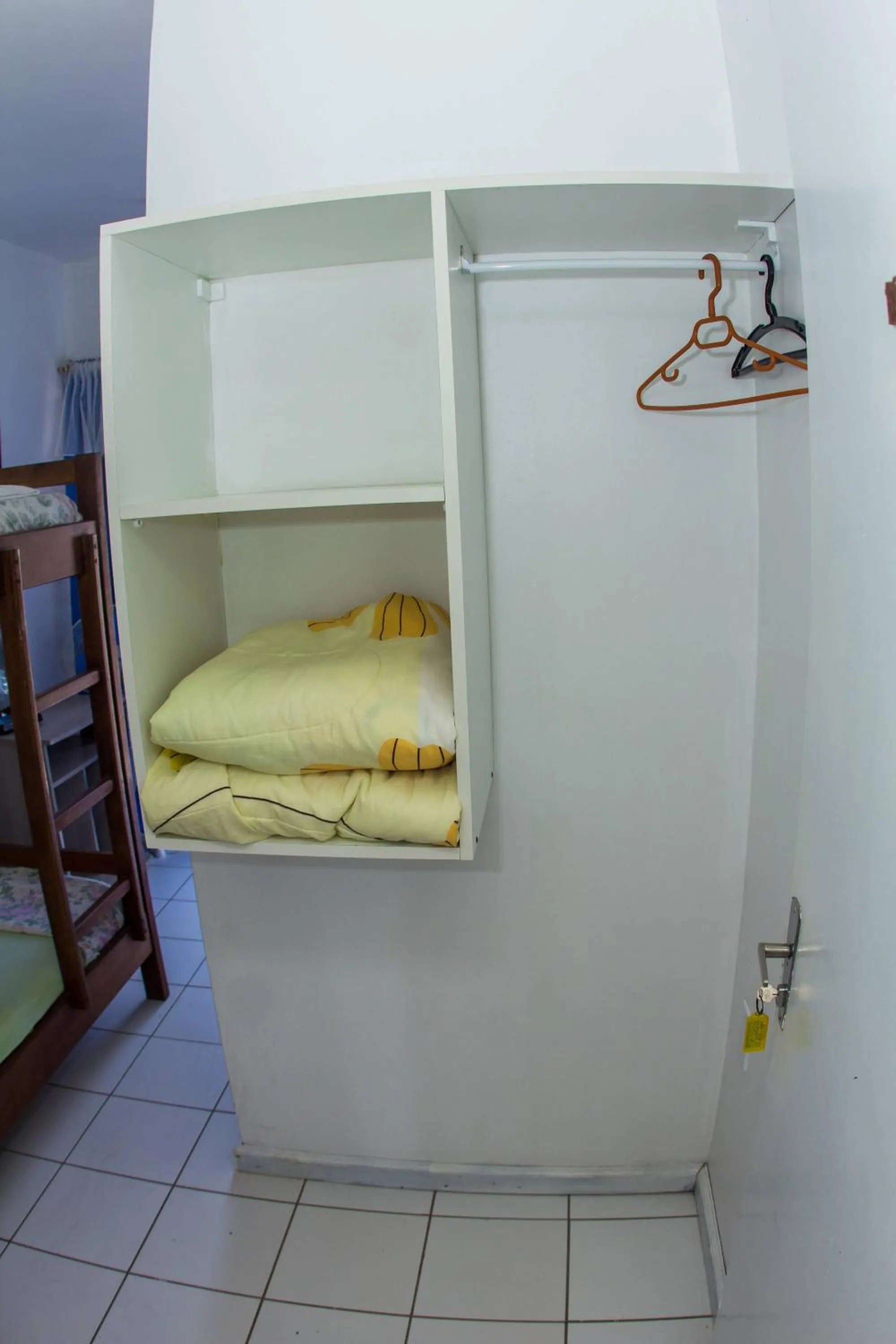 wardrobe, Bed in Hotel Recanto do Mar