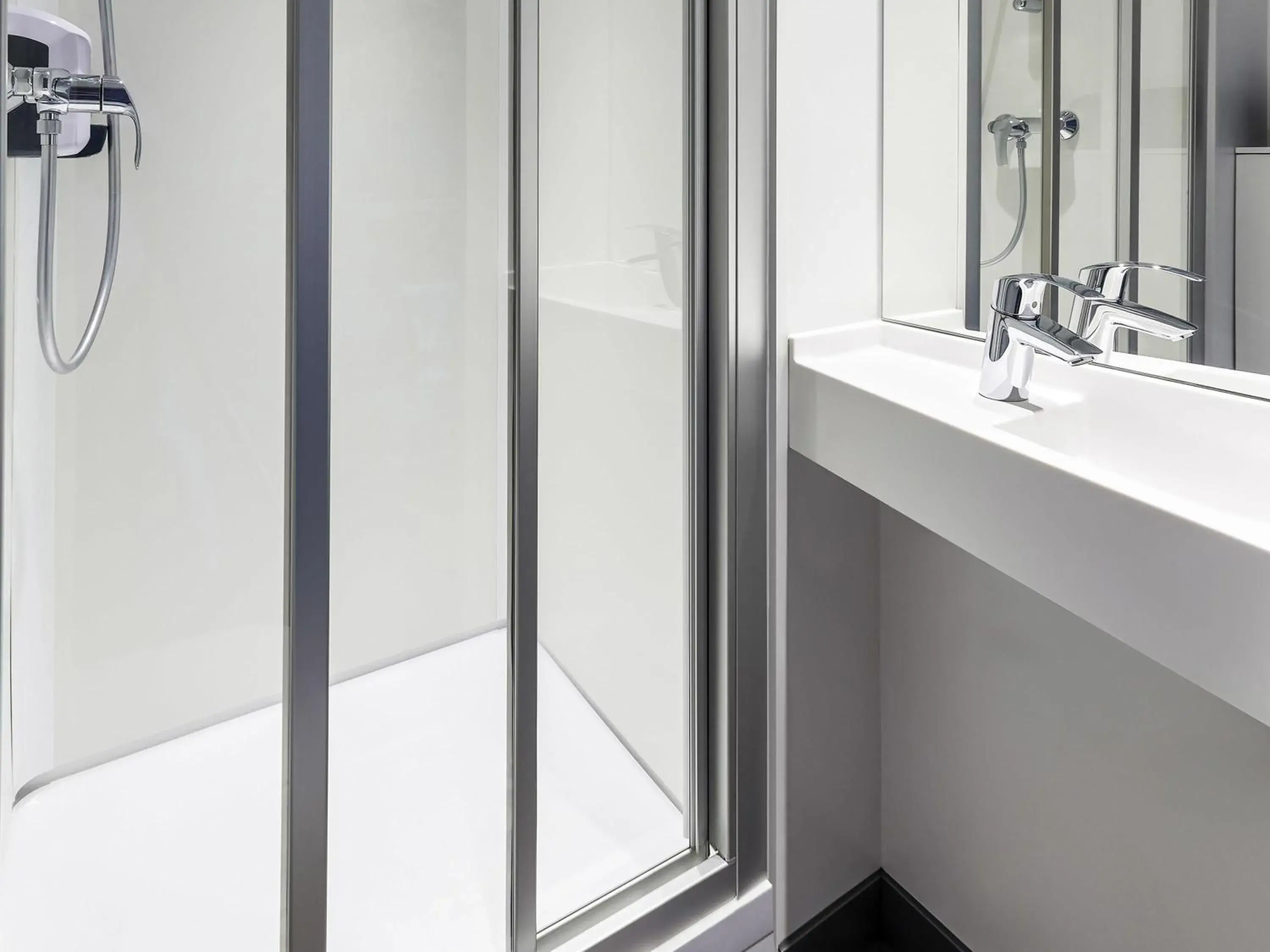 Cabrio Room with Private Bathroom in hotelF1 Villeneuve Loubet Cabrio Room with Private Bathroom in hotelF1 Villeneuve Loubet