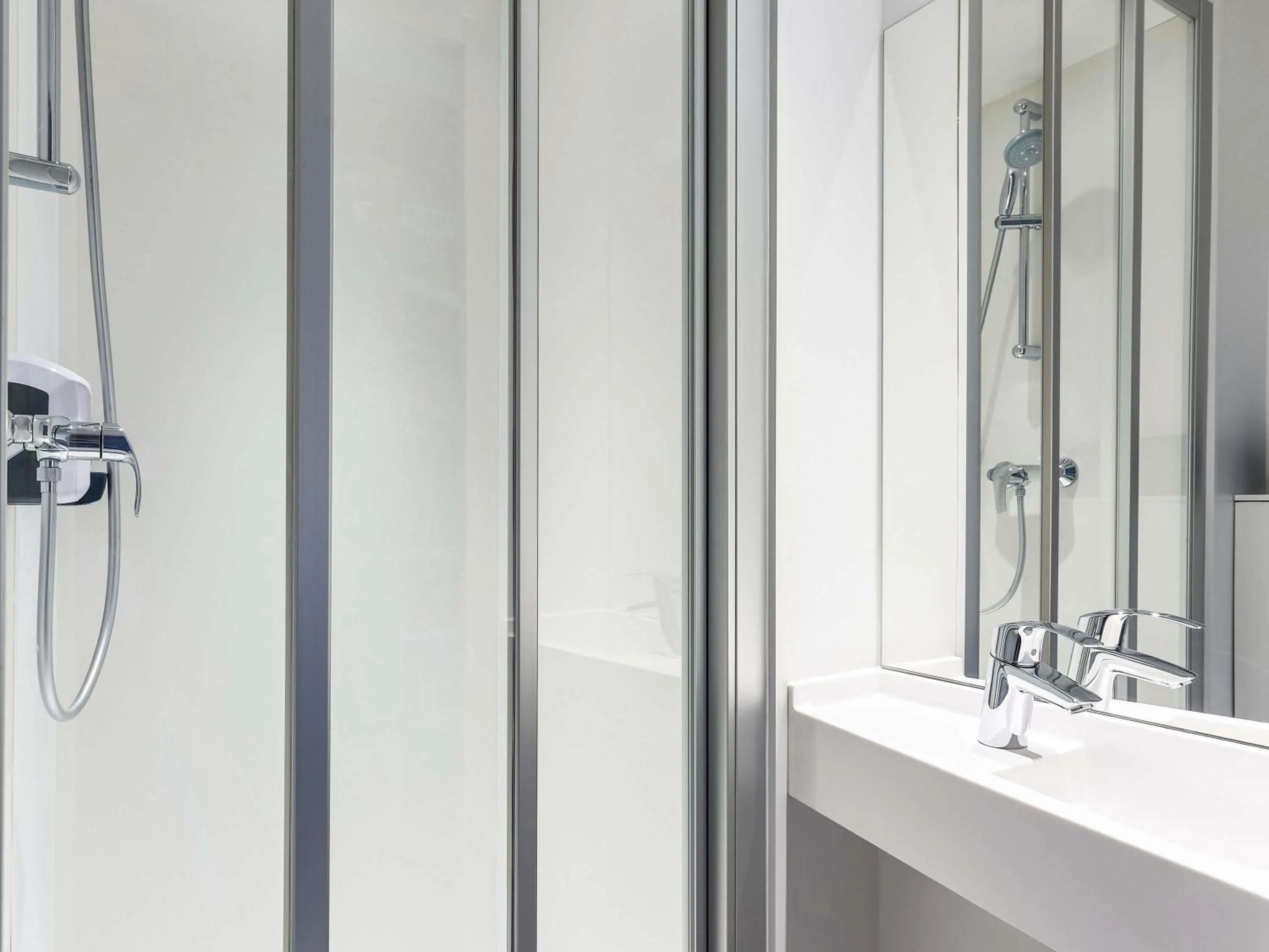 Bedroom in hotelF1 Villeneuve Loubet