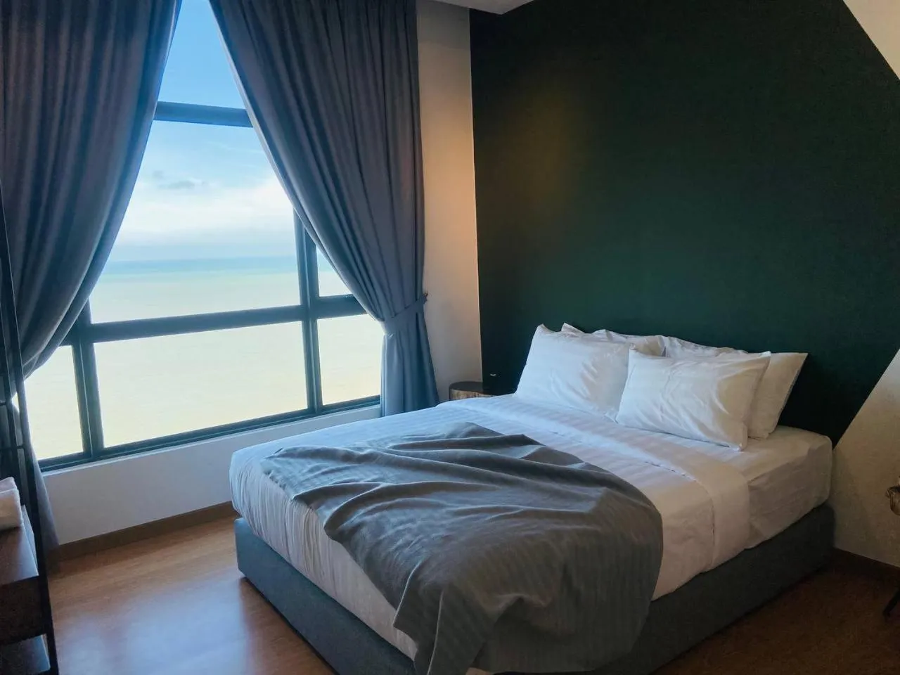 Bedroom, Bed in Kuantan Imperium by Glex