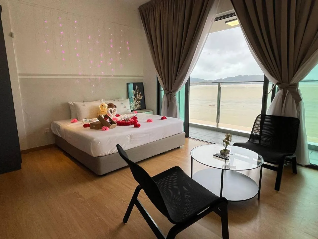 Balcony/Terrace, Bed in Kuantan Imperium by Glex