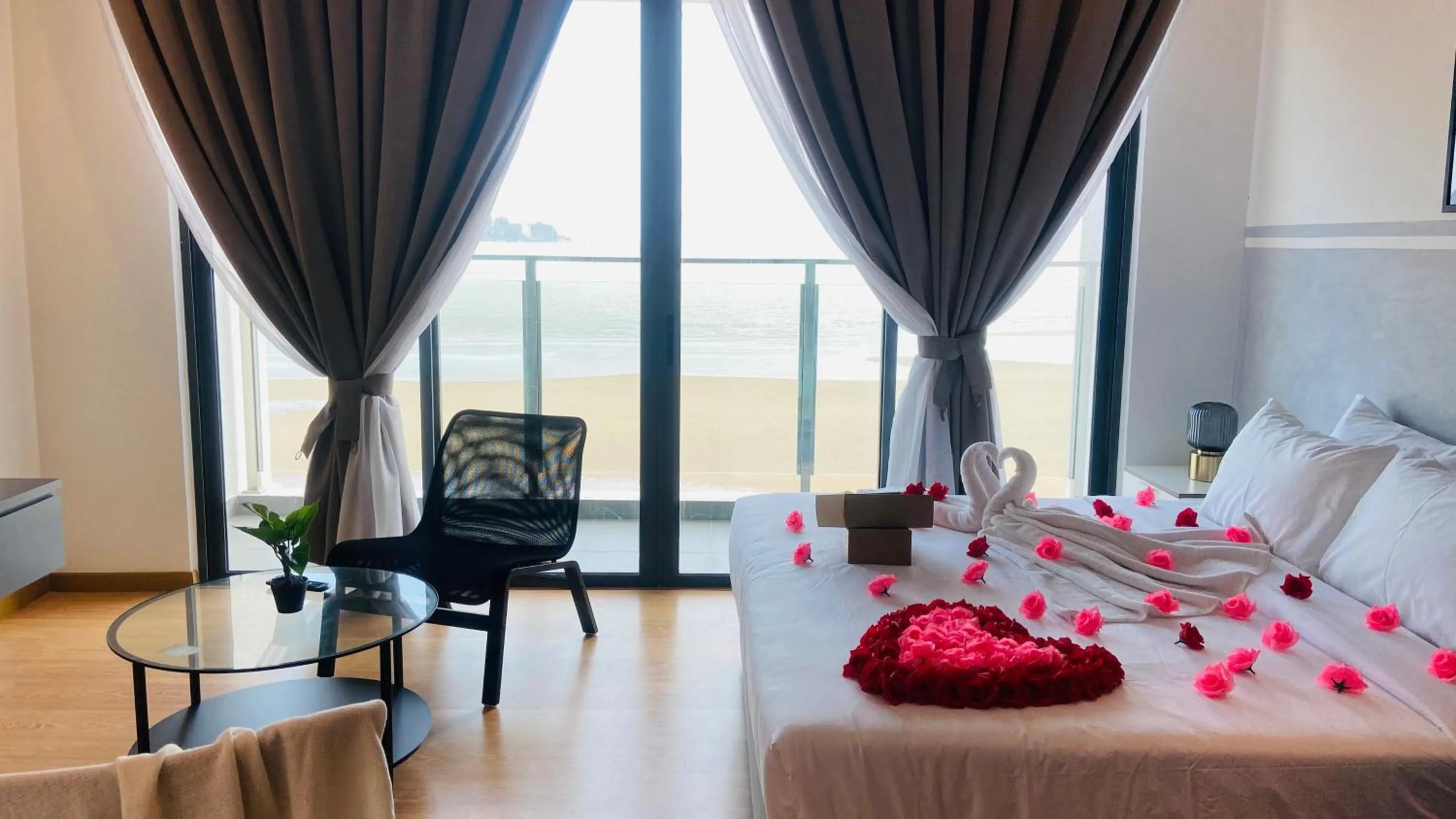 Balcony/Terrace, Bed in Kuantan Imperium by Glex