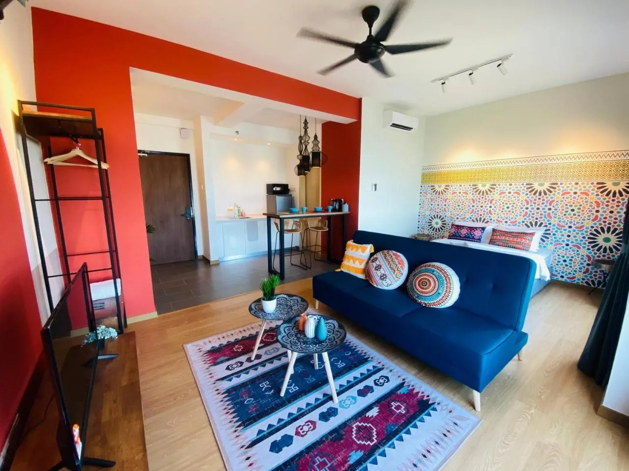 Seating area, Bed in Kuantan Imperium by Glex