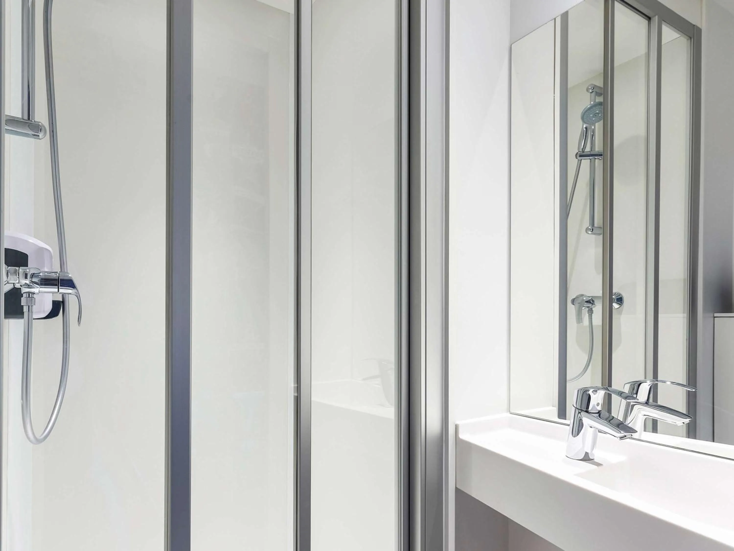 Photo of the whole room in hotelF1 Toulouse Aéroport