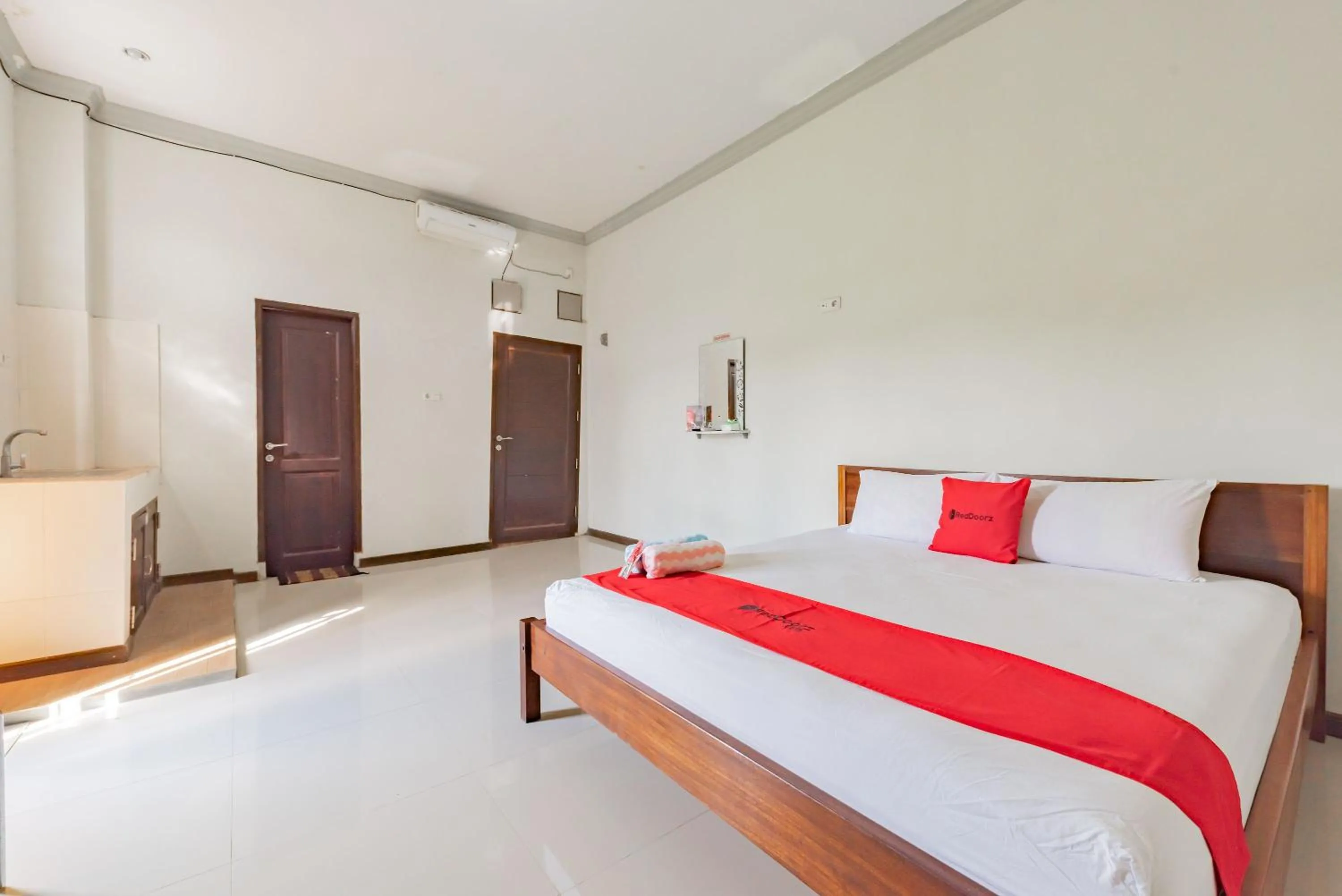 Bedroom, Bed in RedDoorz near GOR Sempaja Samarinda