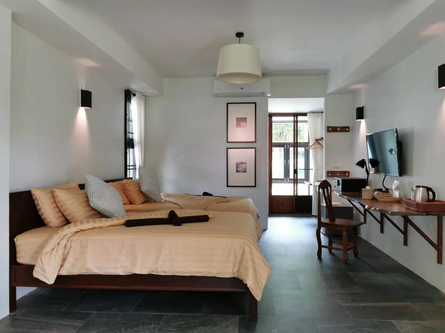 TV and multimedia, Bed in Palin Family Cottage