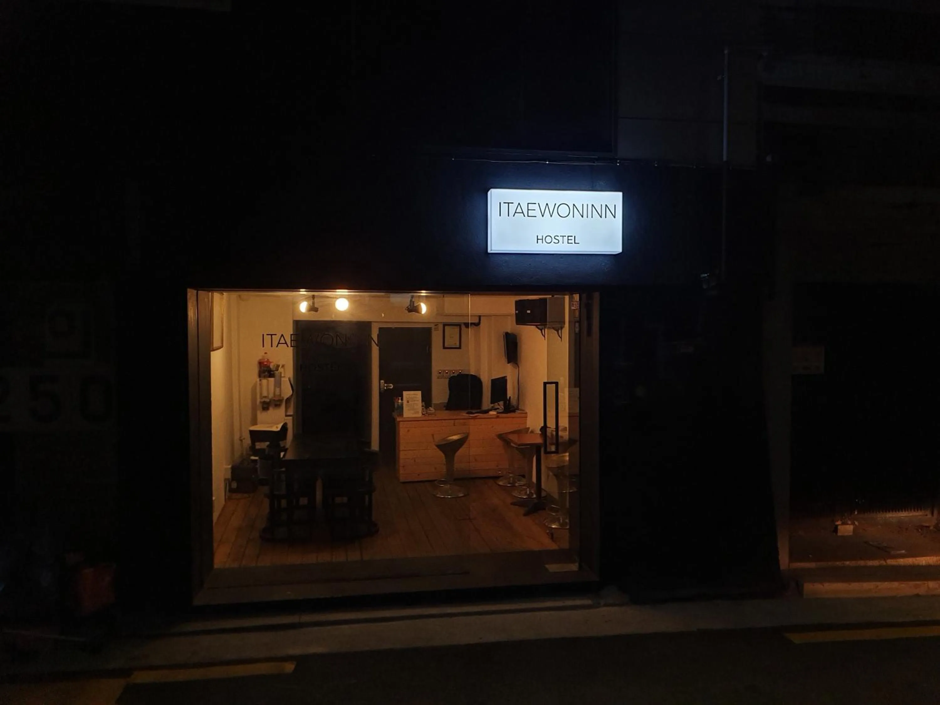 Facade/entrance in Itaewon Inn