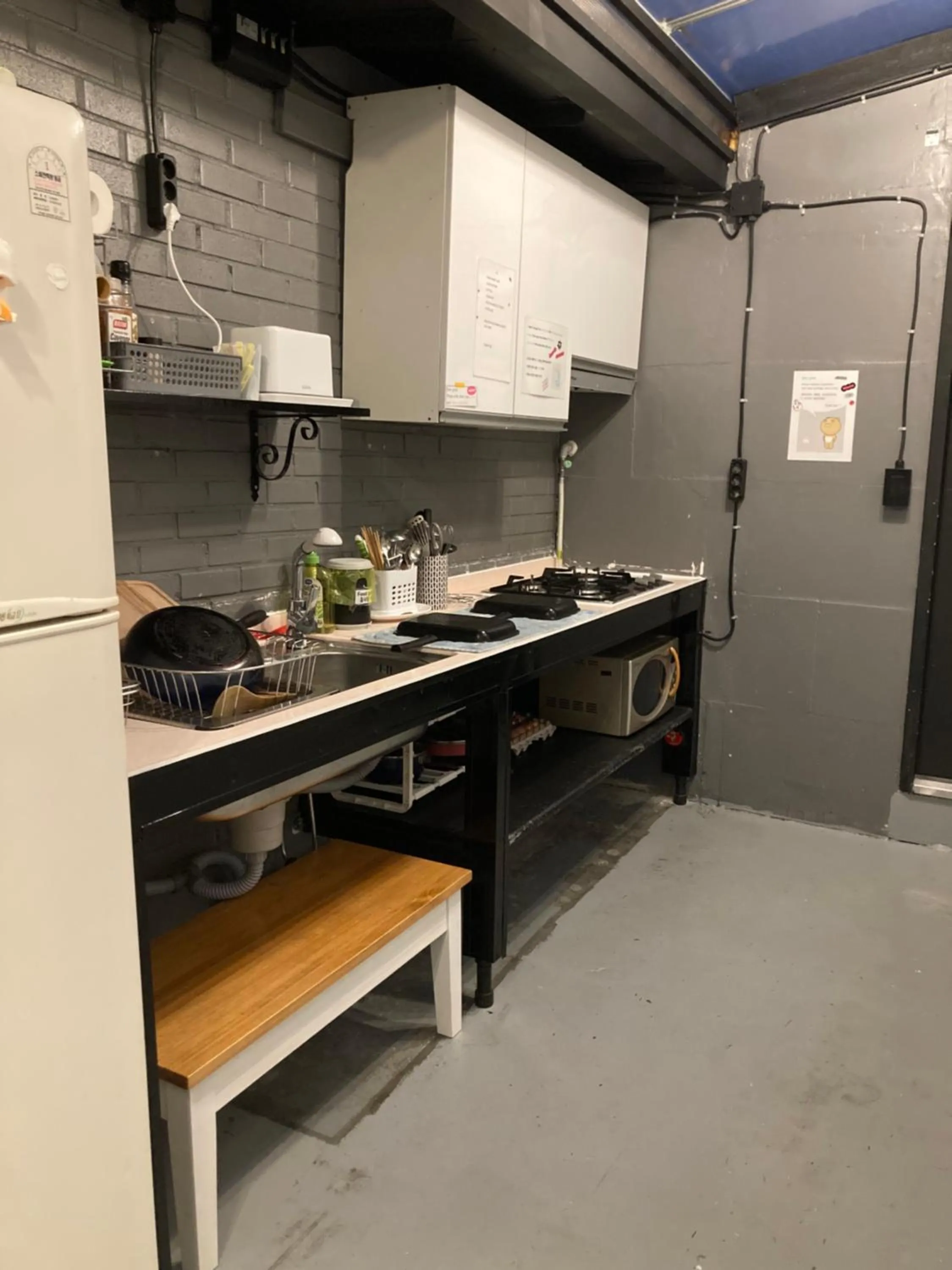 Communal kitchen in Itaewon Inn