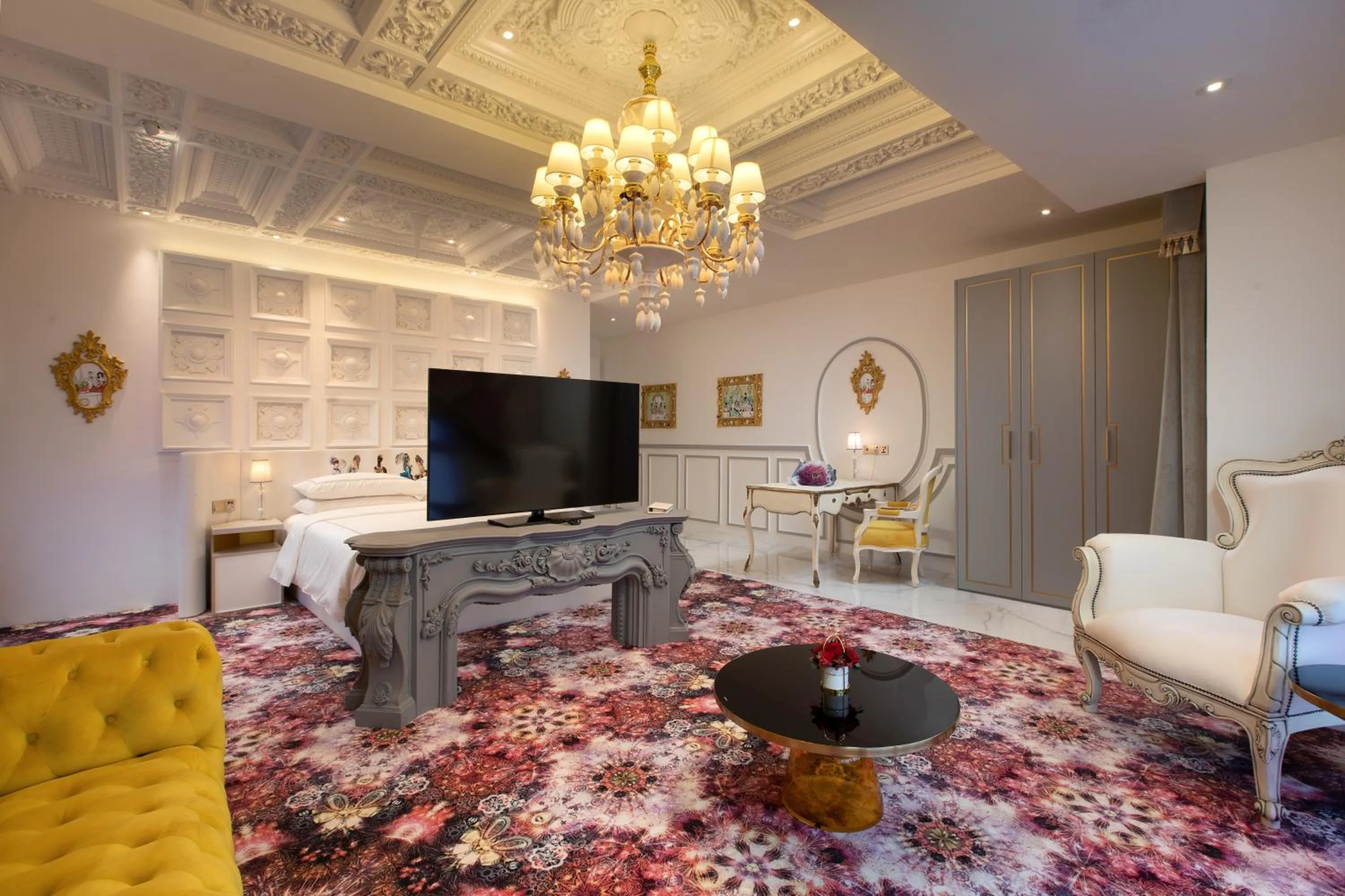 Photo of the whole room in arte by Thomas Chan