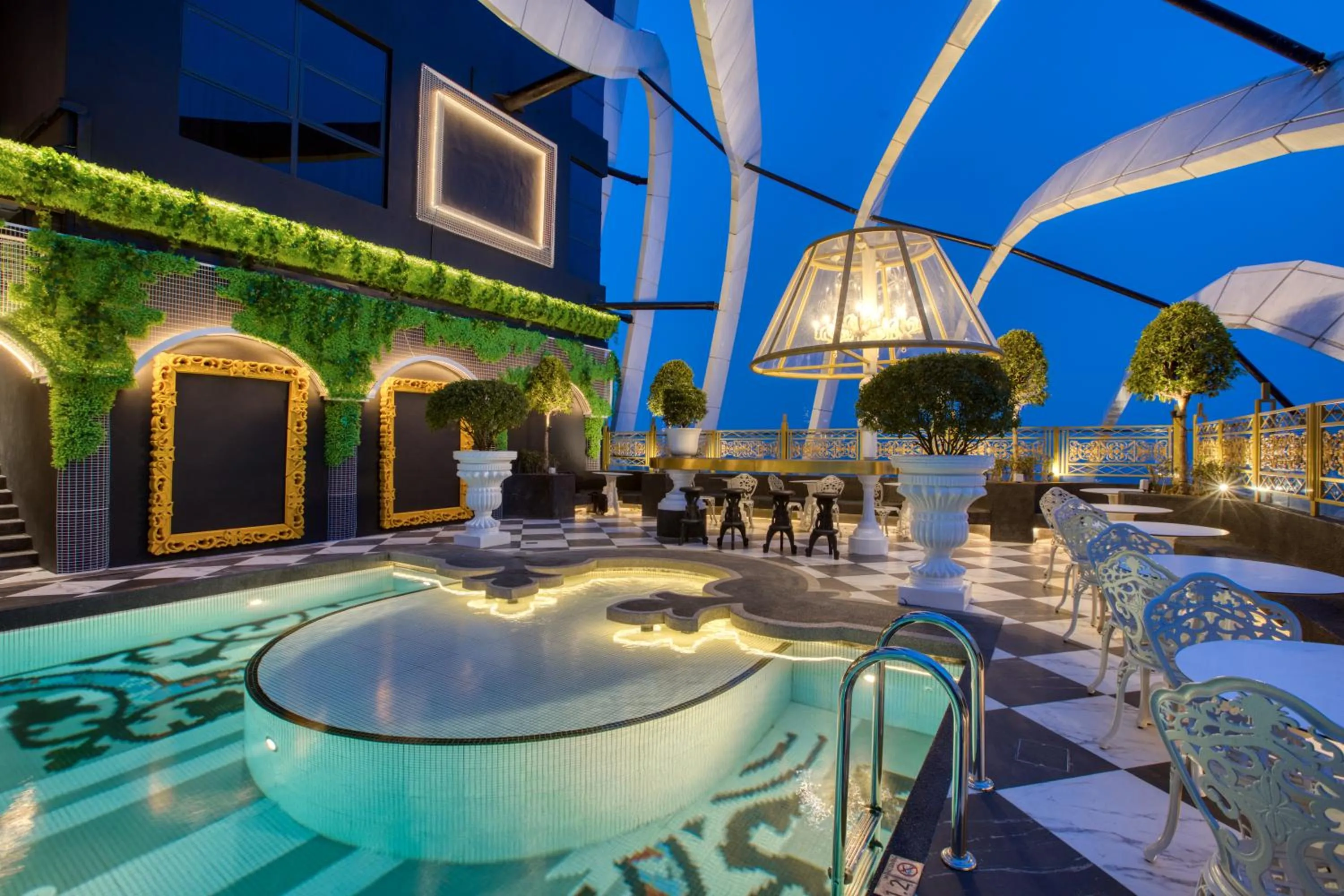 Pool view in arte by Thomas Chan