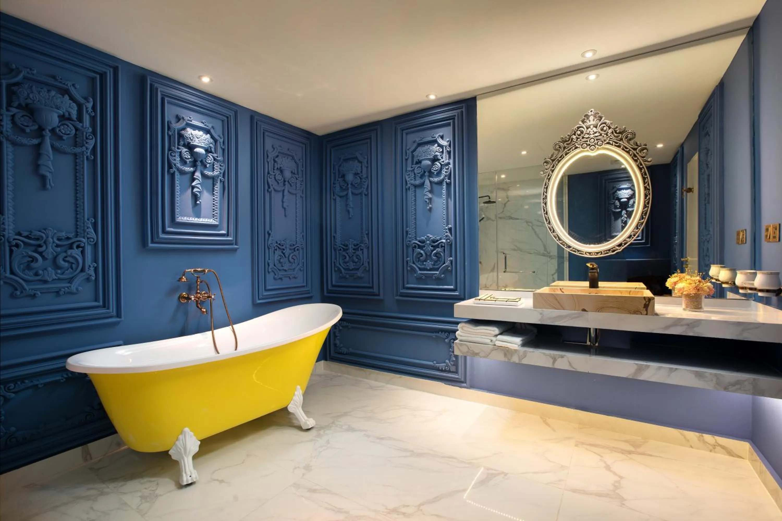 Bathroom in arte by Thomas Chan