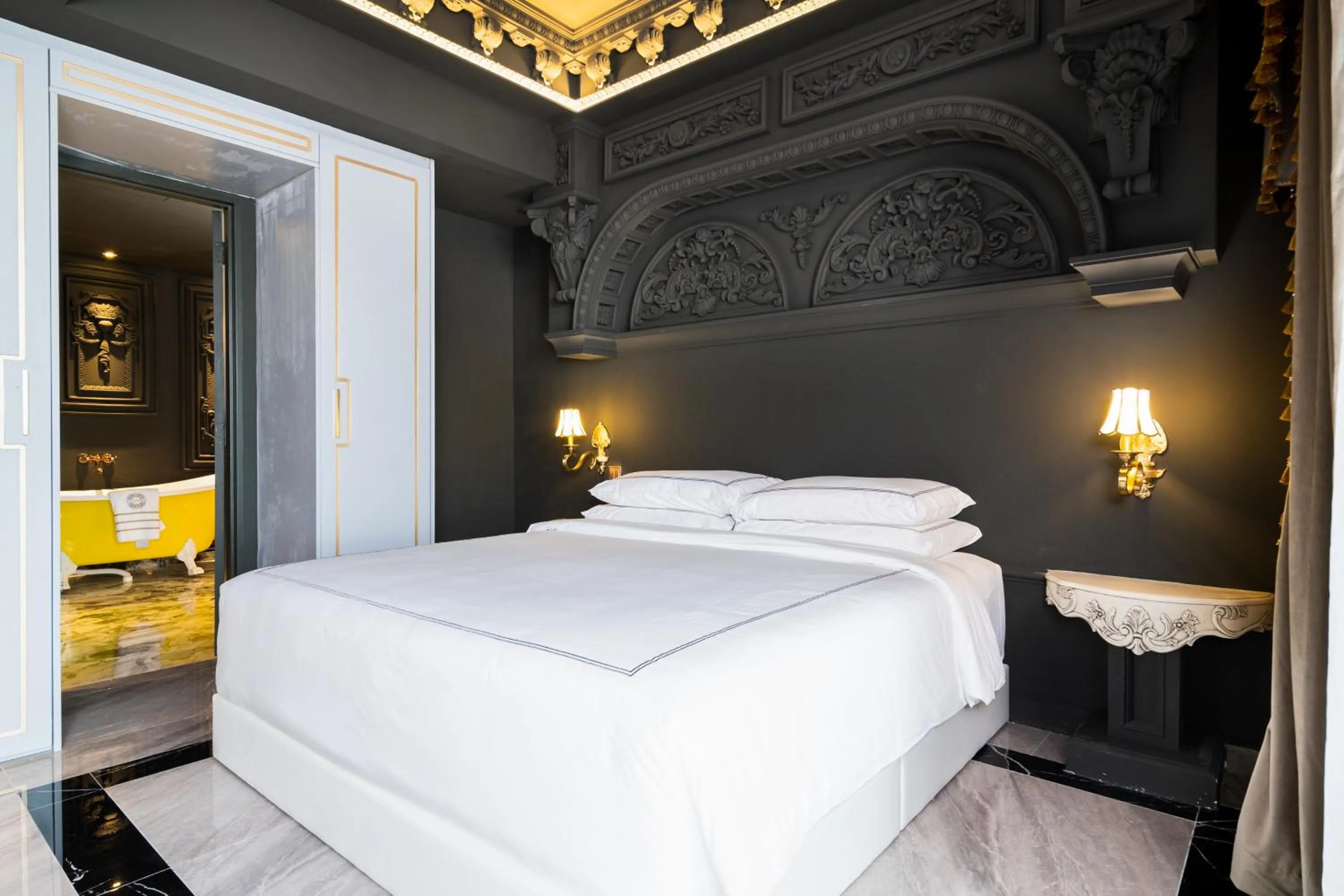 Bed in arte by Thomas Chan