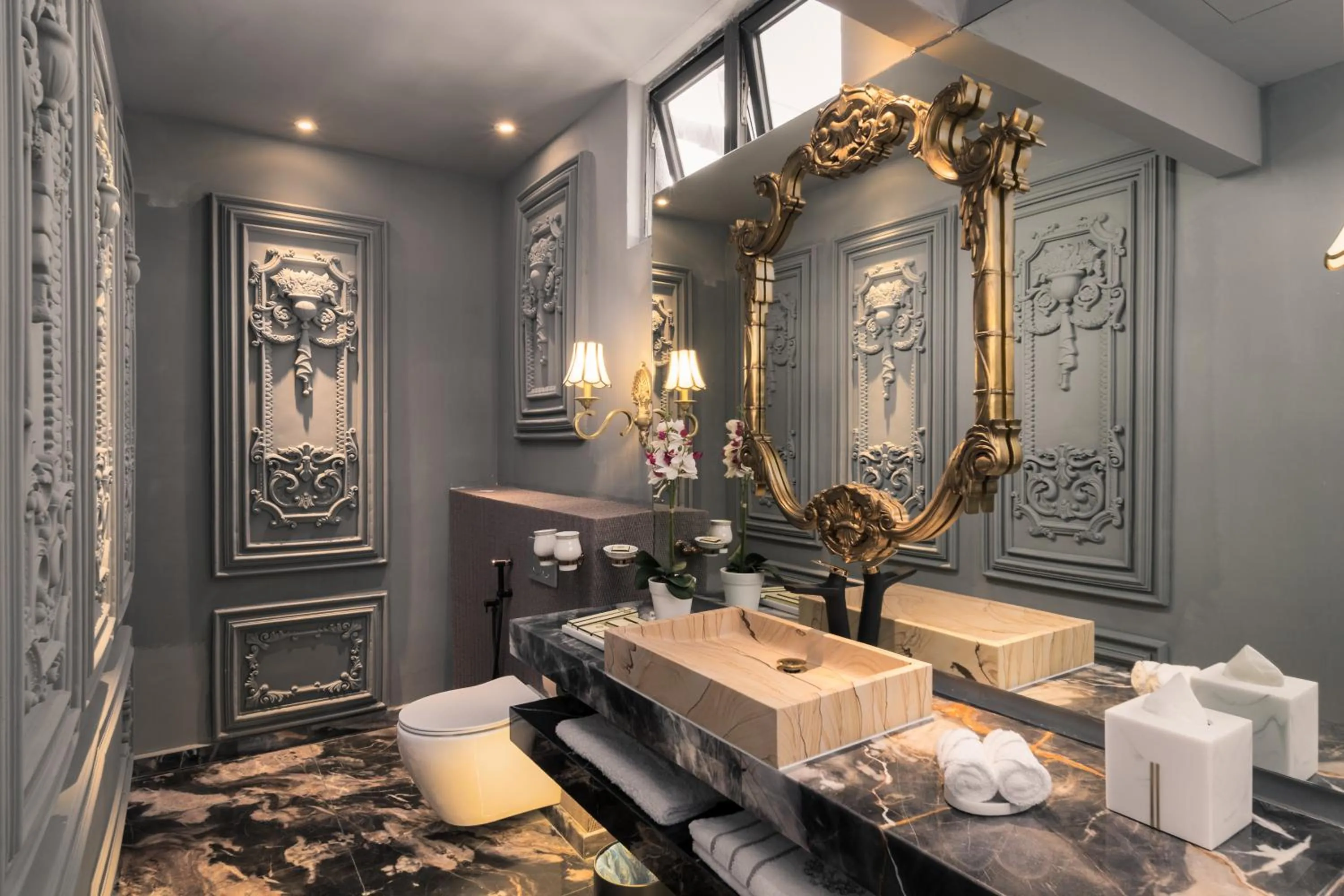 Bathroom in arte by Thomas Chan