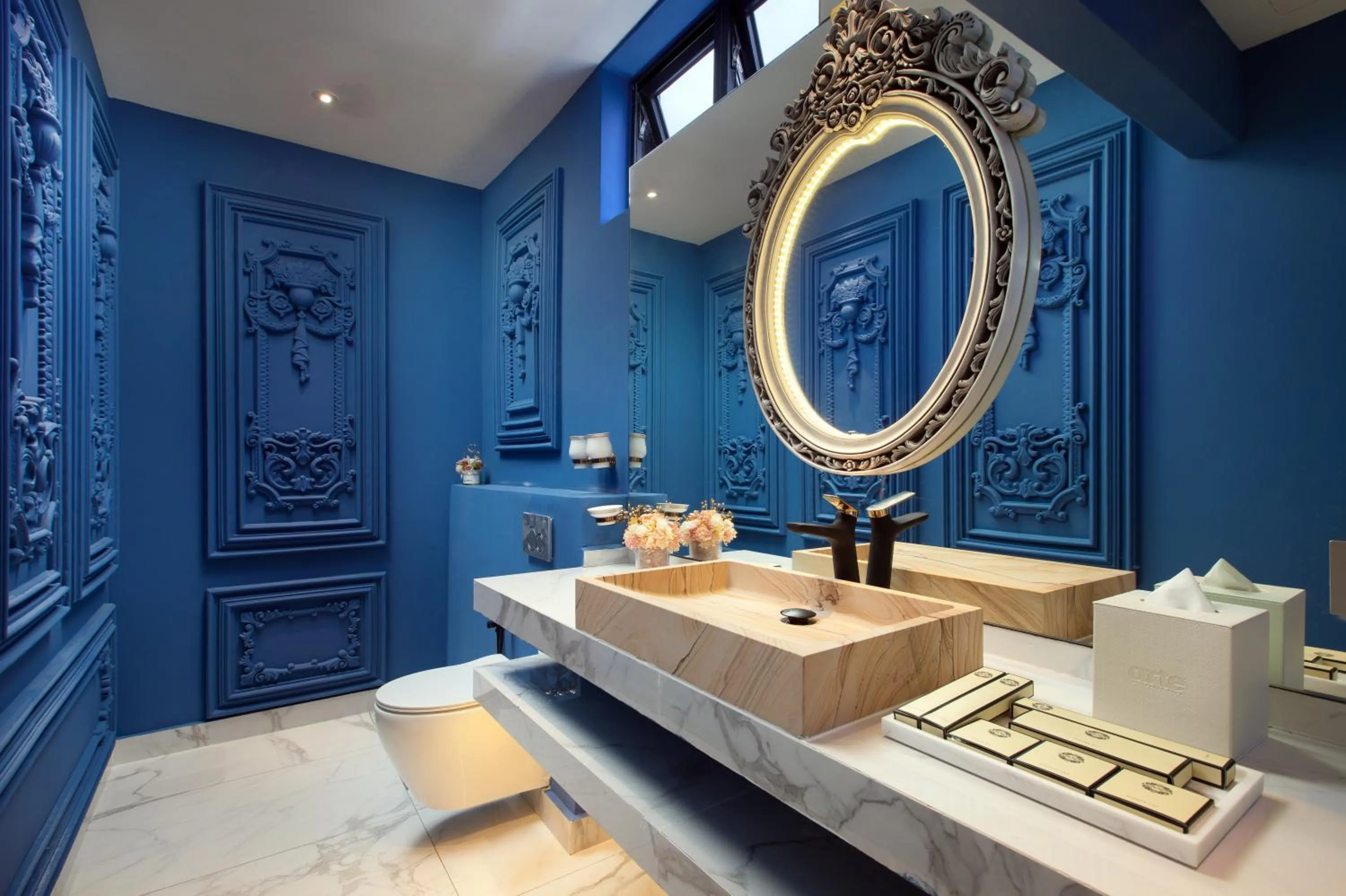 Toilet in arte by Thomas Chan