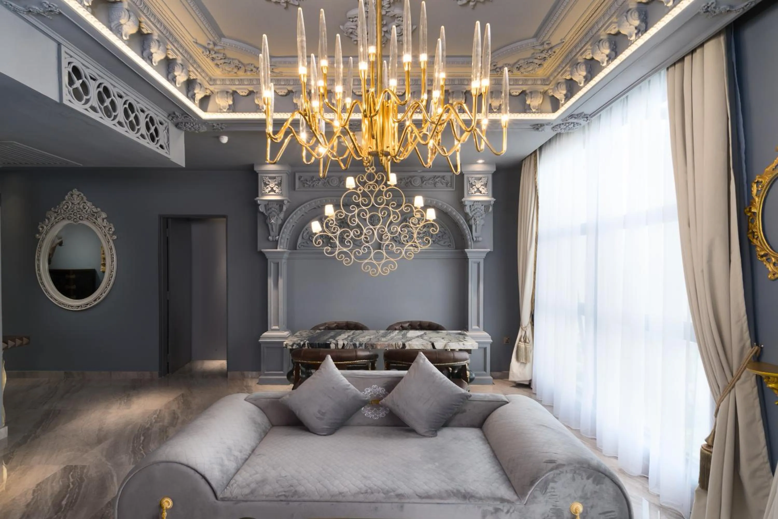 Living room, Bed in arte by Thomas Chan