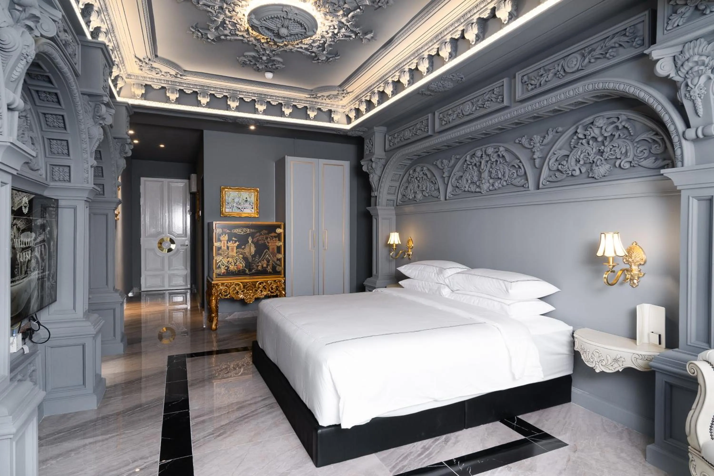 Bedroom, Bed in arte by Thomas Chan