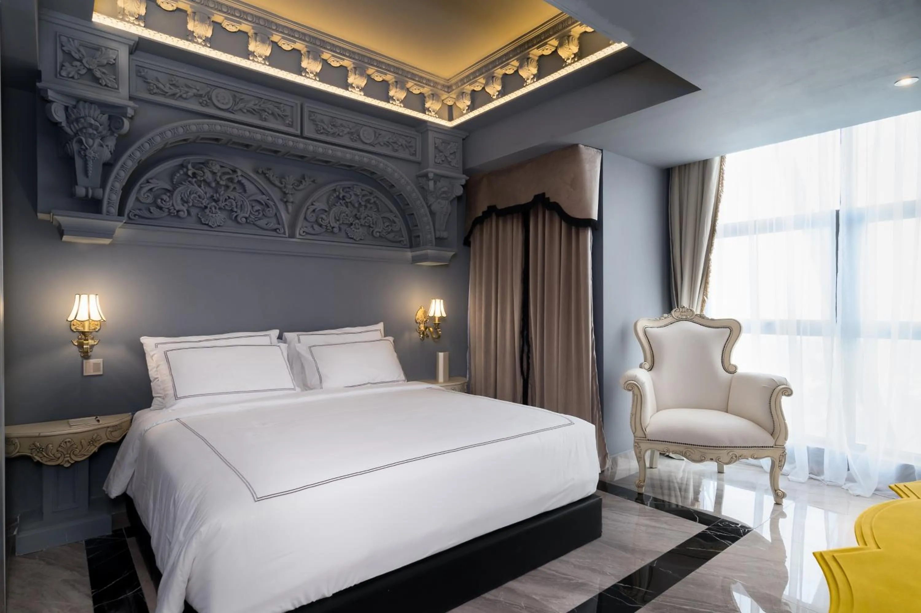 Bedroom, Bed in arte by Thomas Chan