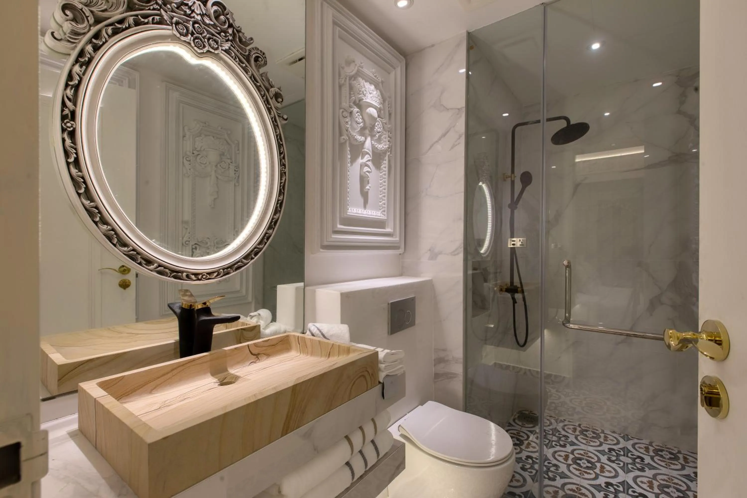 Bathroom in arte by Thomas Chan