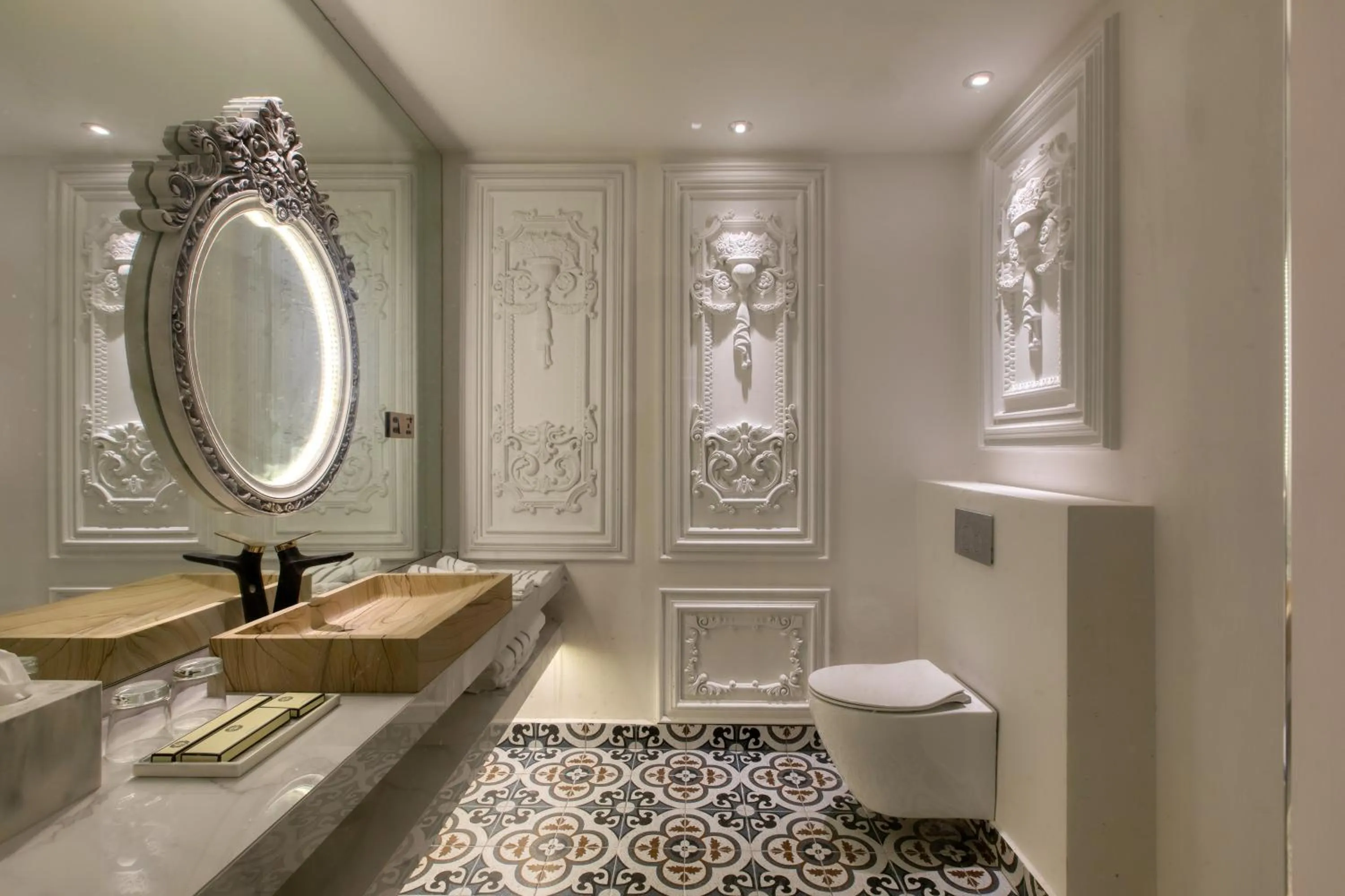 Shower in arte by Thomas Chan