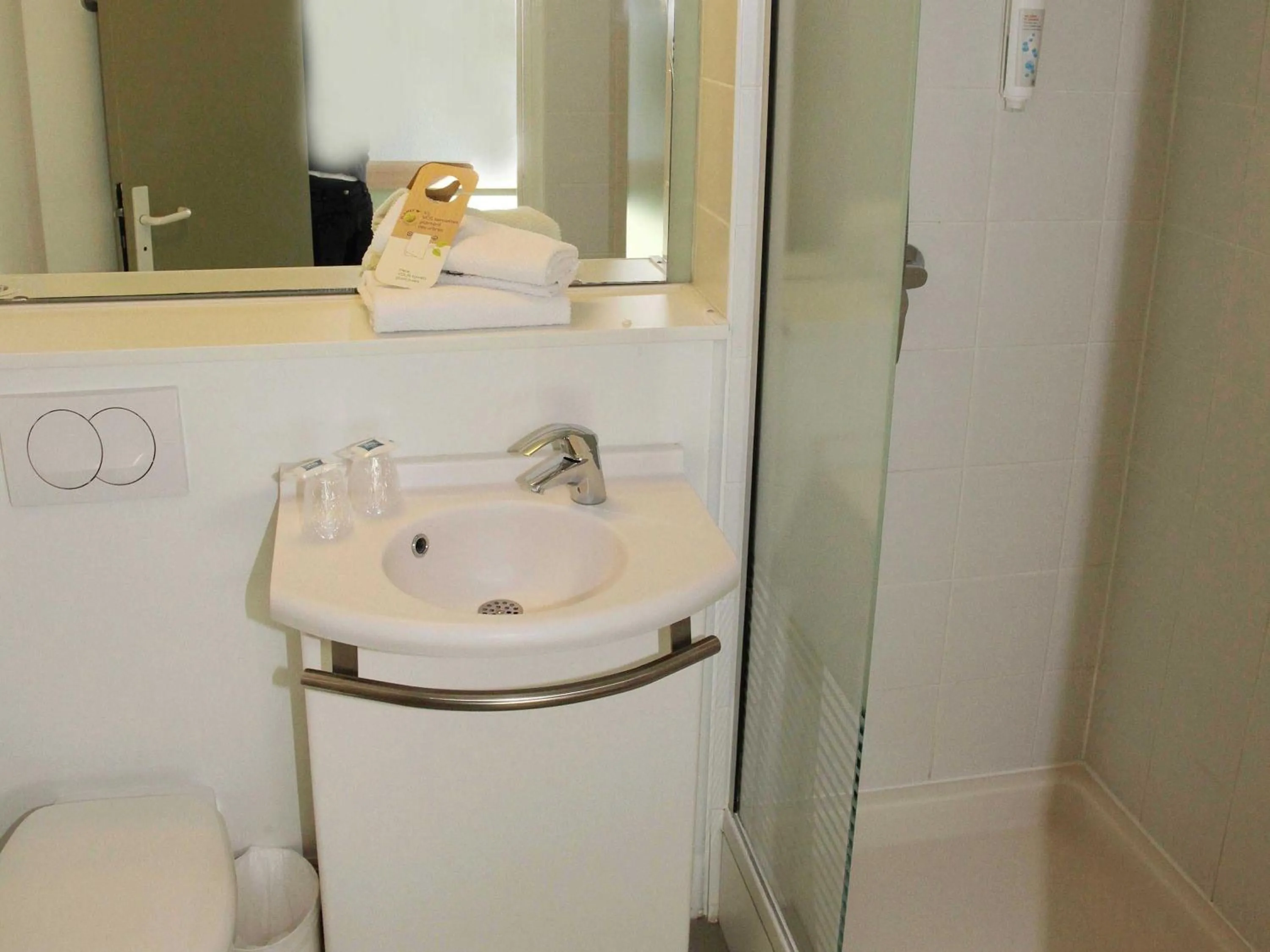 Bedroom in Hotel Ibis Budget Nice Palais Nikaia