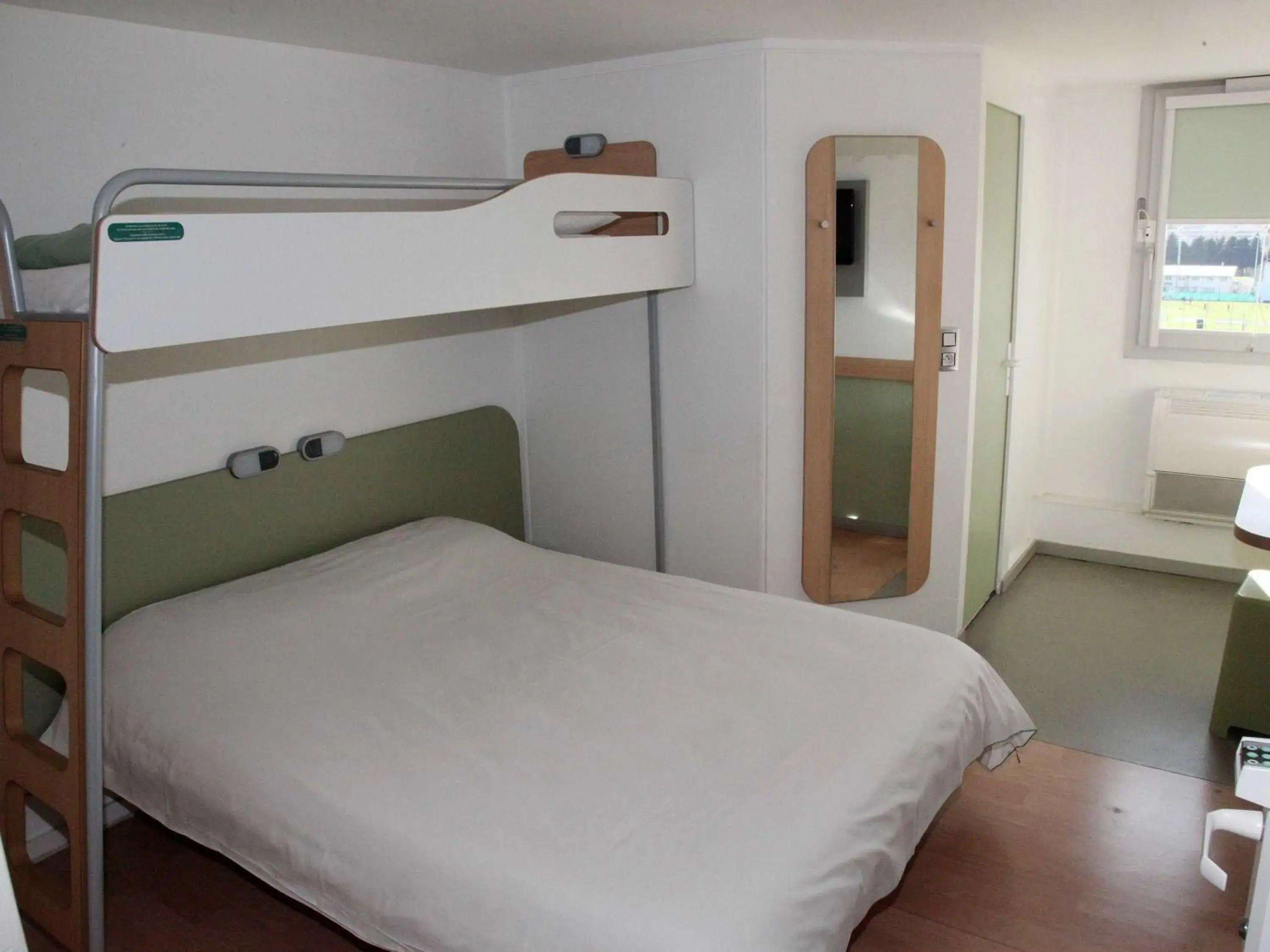 Triple Room in Hotel Ibis Budget Nice Palais Nikaia Triple Room in Hotel Ibis Budget Nice Palais Nikaia
