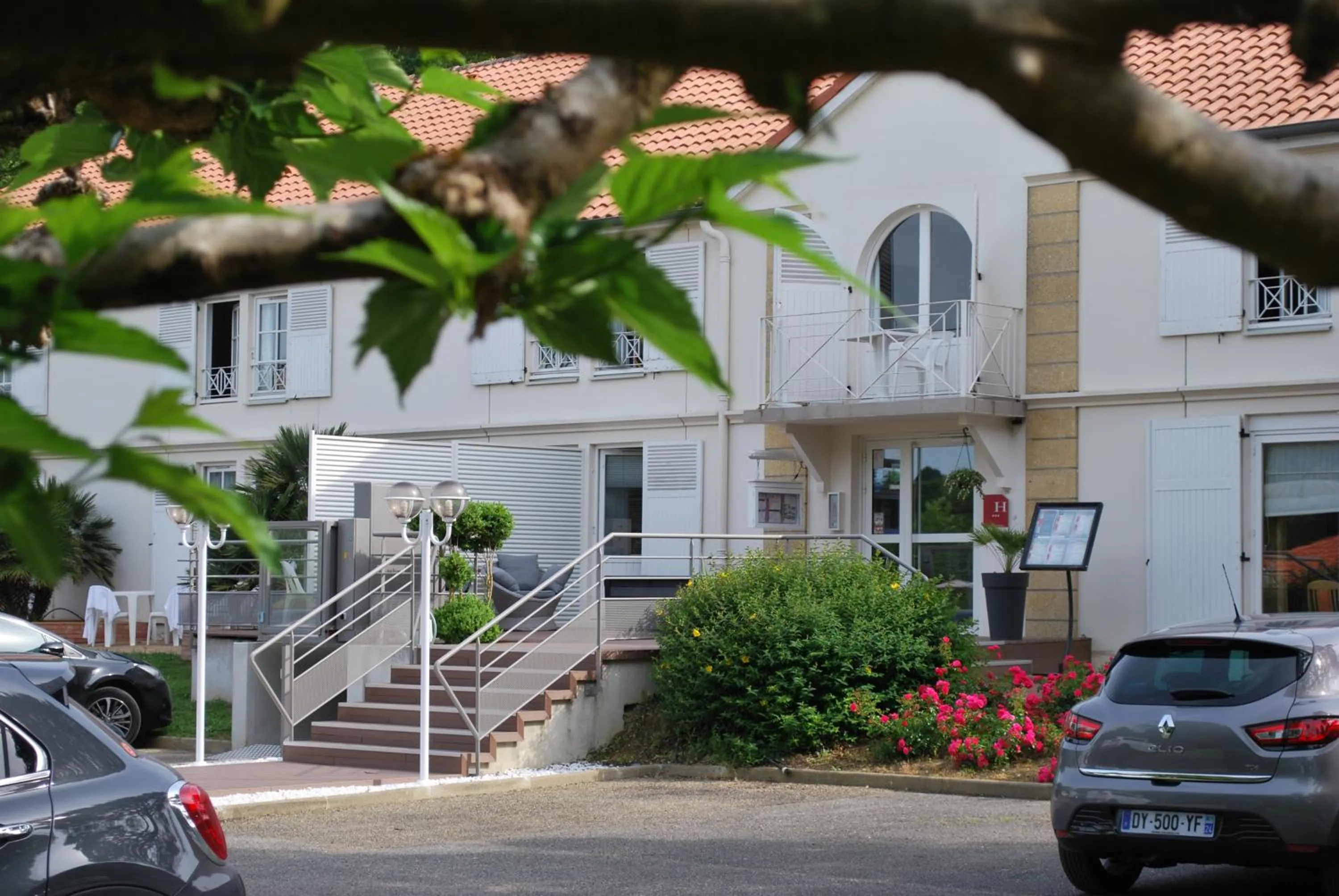 Facade/entrance in Hotel Le Relais des Champs