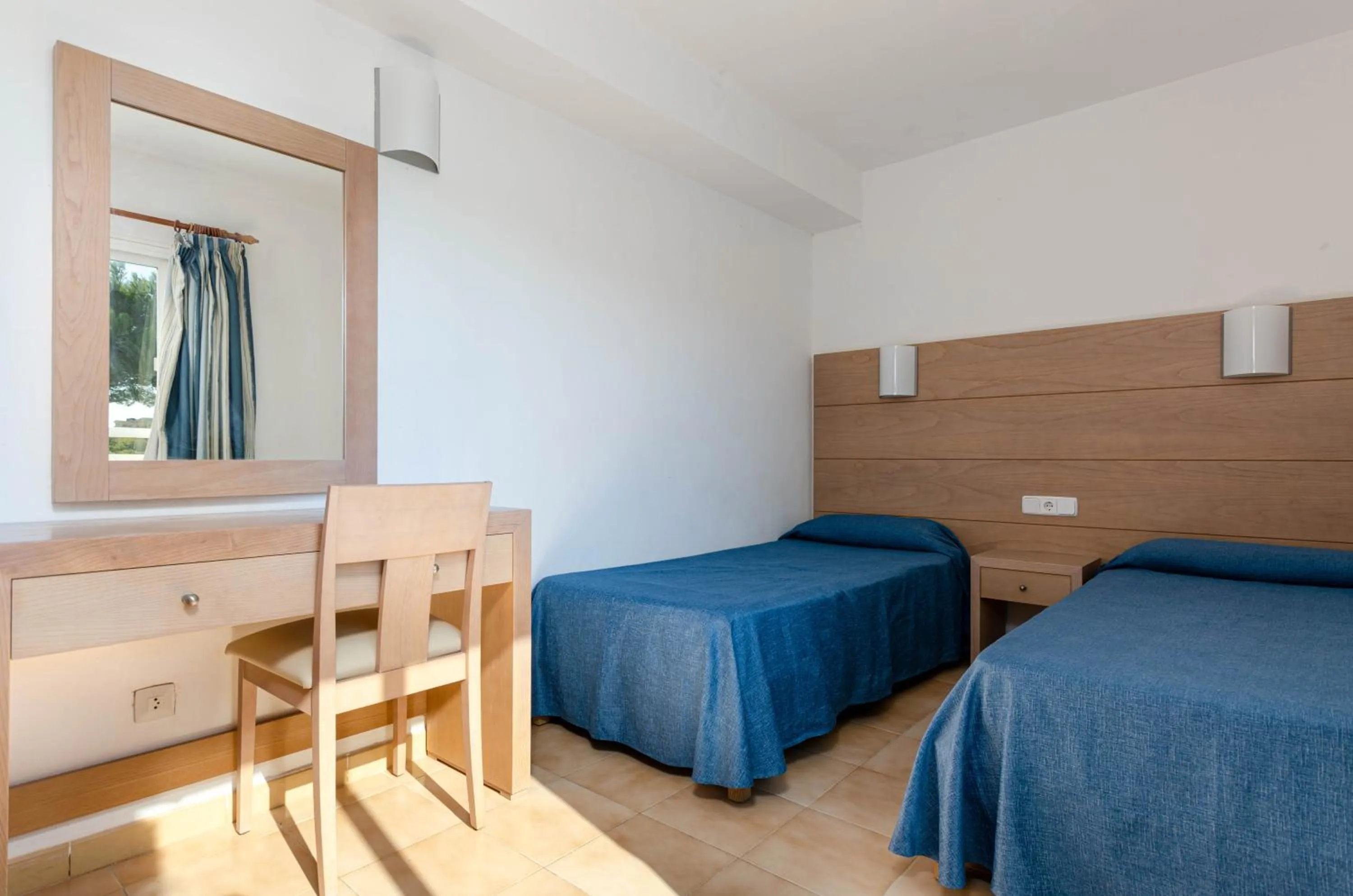 Bedroom, Bed in Mariner Club