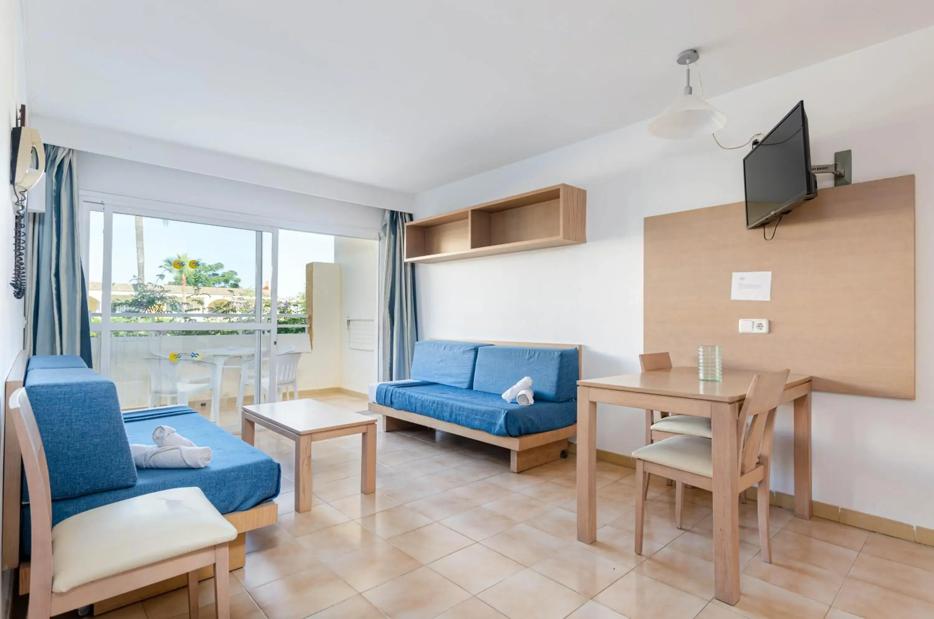 One-Bedroom Apartment in Mariner Club One-Bedroom Apartment in Mariner Club