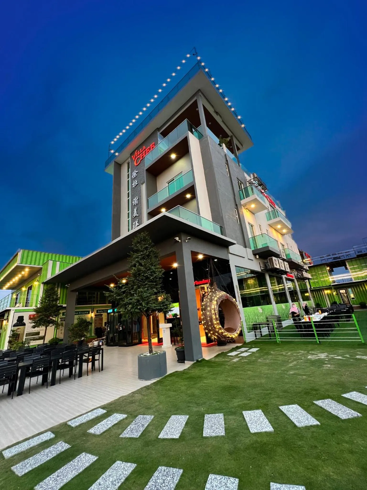 Property building in Villa Chee