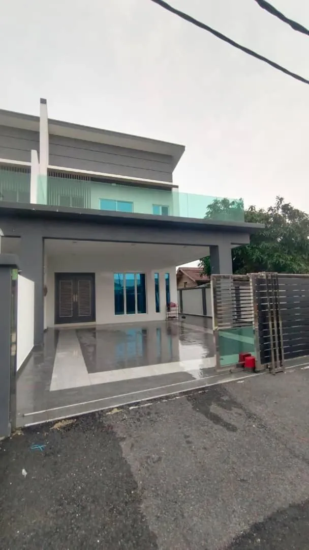 Parking in Villa Chee